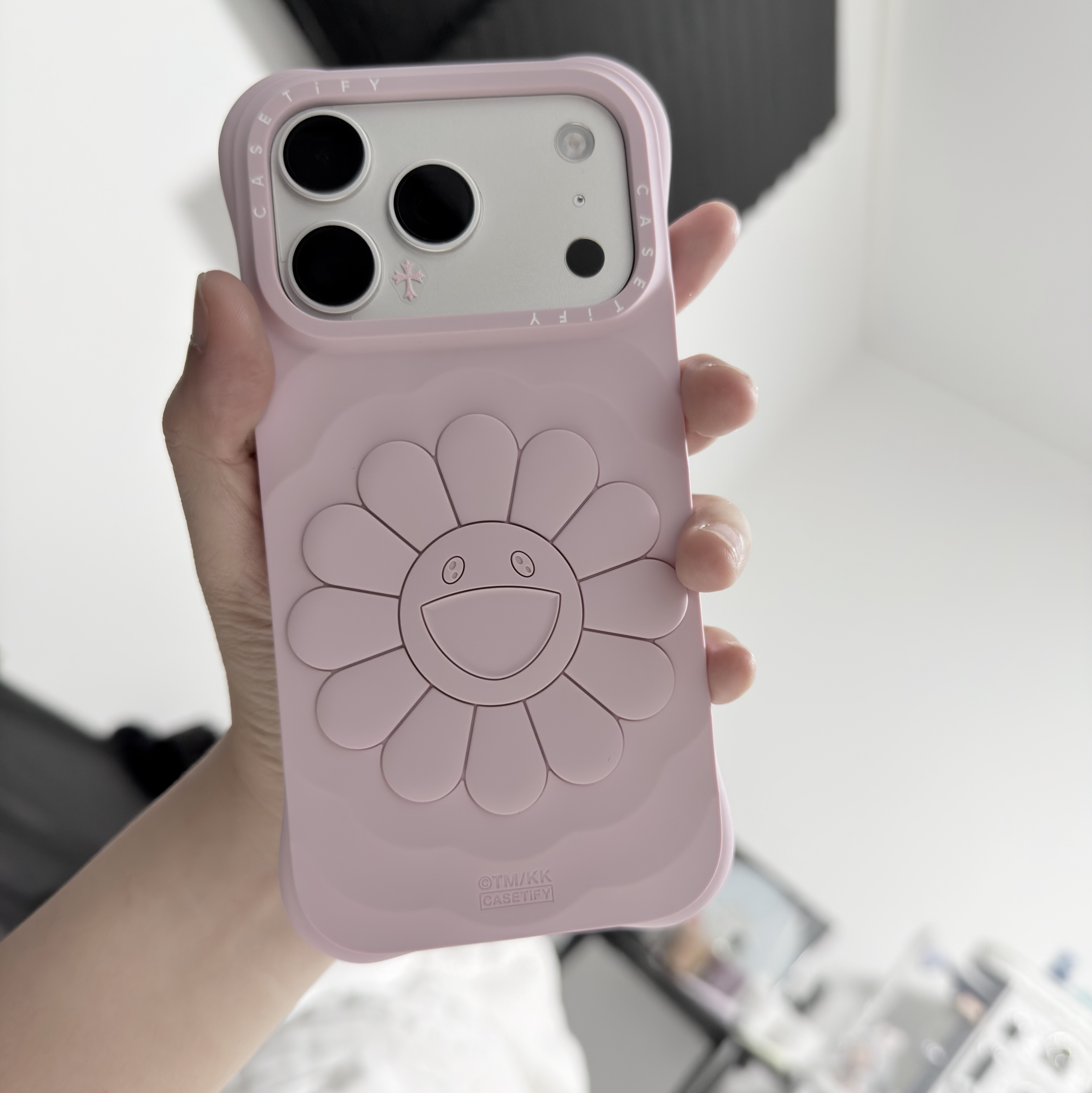 Casetify x Murakami Takashi iPhone Special Edition Flowers Phone Case Sealed Case (1 Blind Box) 착용 스타일