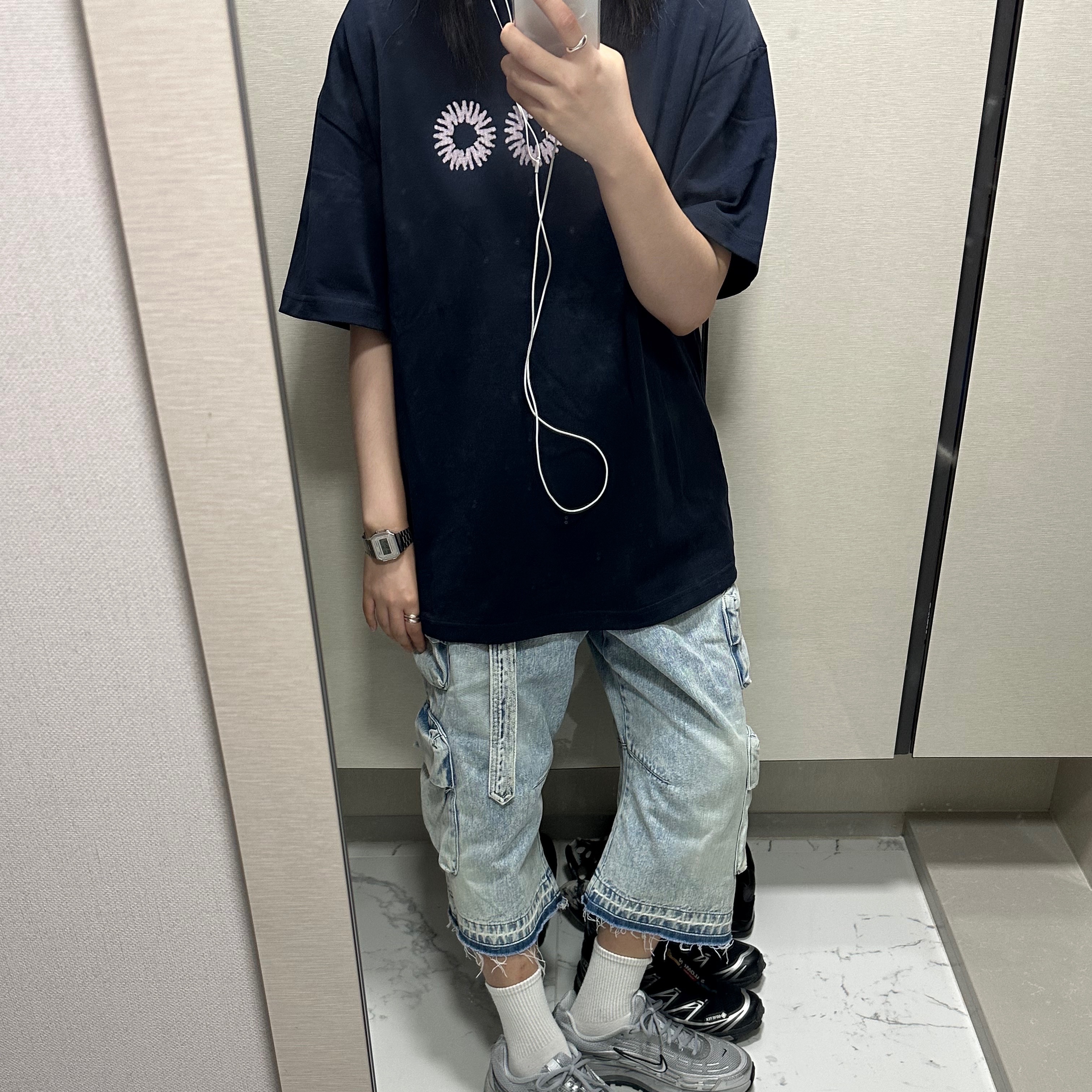 999Humanity x Rockfish EEE Logo T-Shirt Dark Navy 착용 스타일