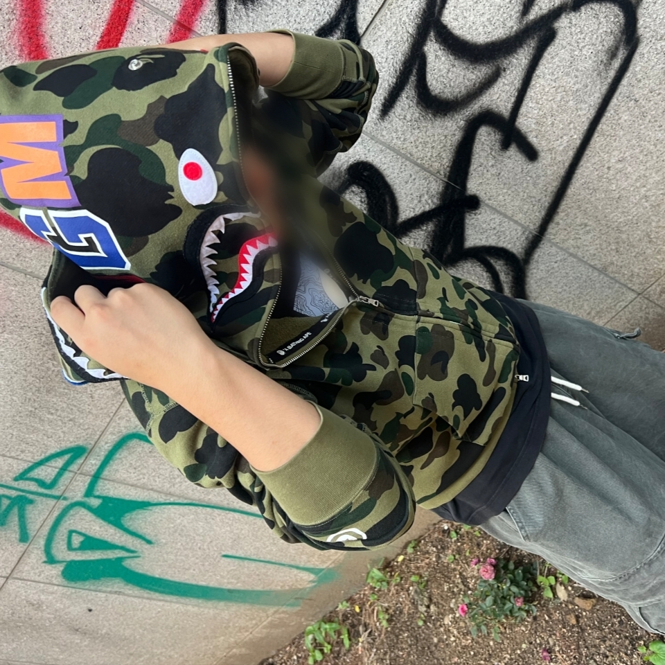BAPE 1st Camo Shark Full Zip Hoodie Army Green, BAPE 1st Camo Shark Full Zip Double Hoodie Green 착용 스타일 - 2
