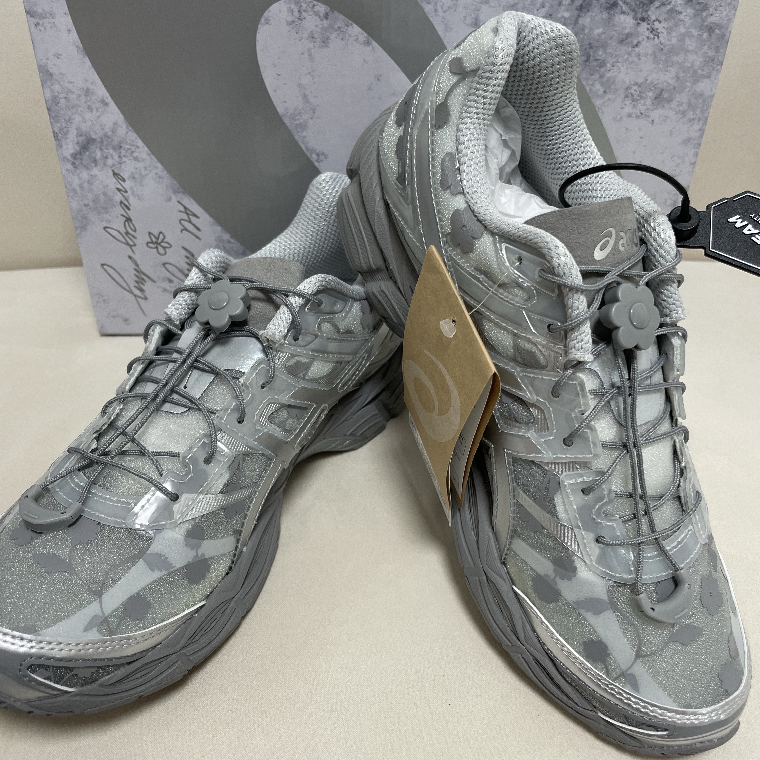 Asics x Cecilie Bahnsen Gel-Cumulus 16 Gray 착용 스타일