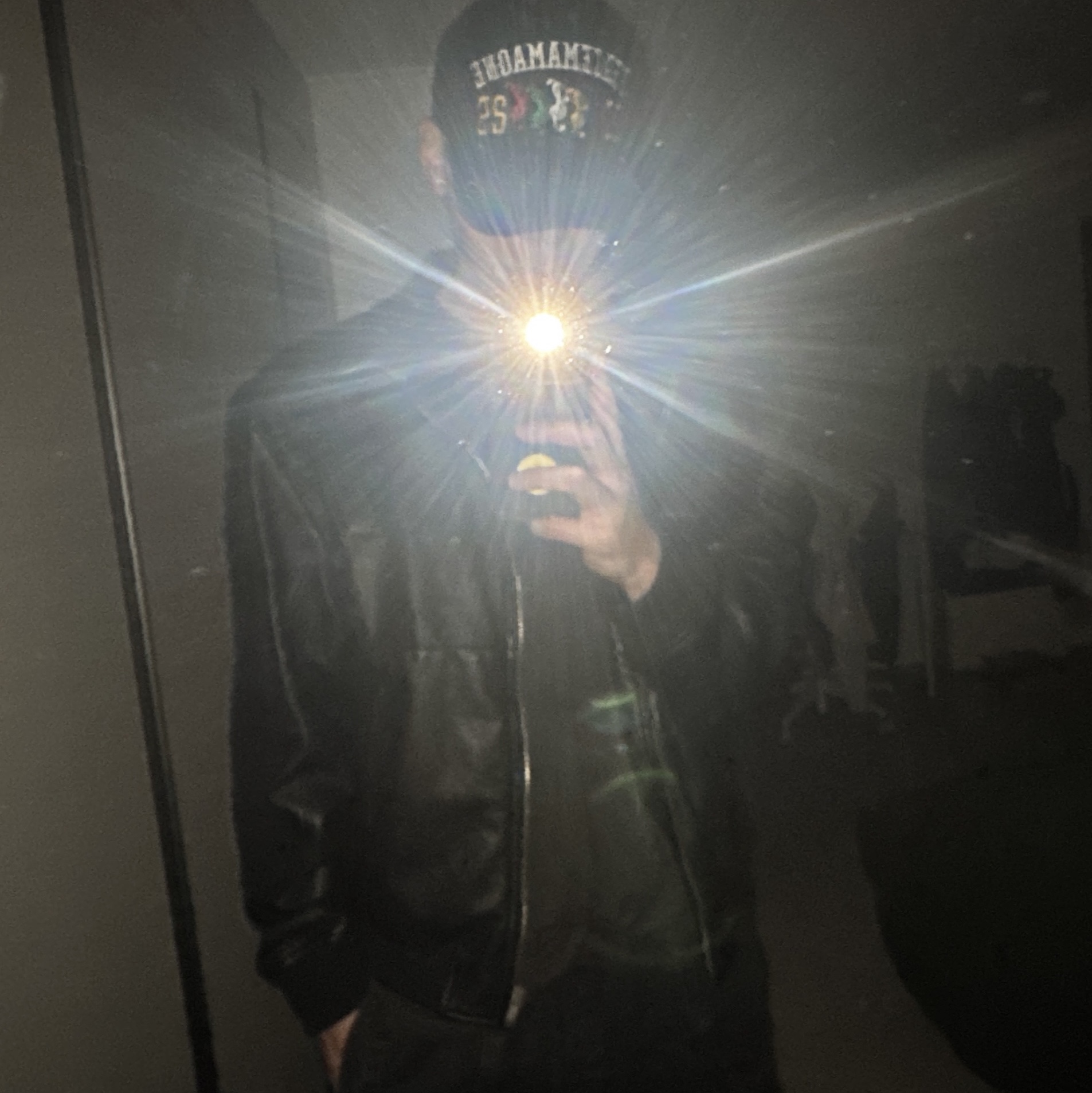 Peaceminusone x 2025 MAMA Awards Peacemamaone Cap Mesh, Saint Laurent Grained Lambskin Blouson Noir 착용 스타일