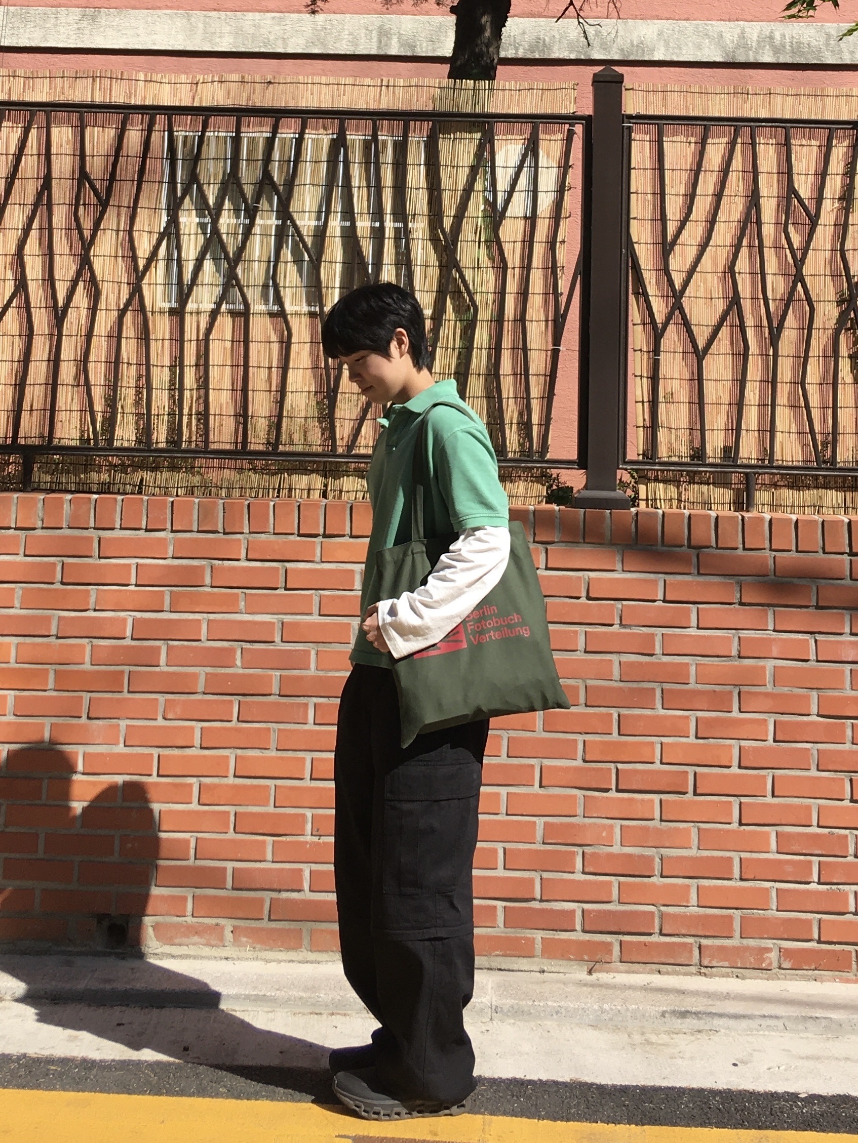 On Running x Post Archive Faction (Paf) Cloudmonster 2 Thorn Brown, Zara x Aaron Levine Washed Pique Polo Shirt Navy 착용 스타일 - 2