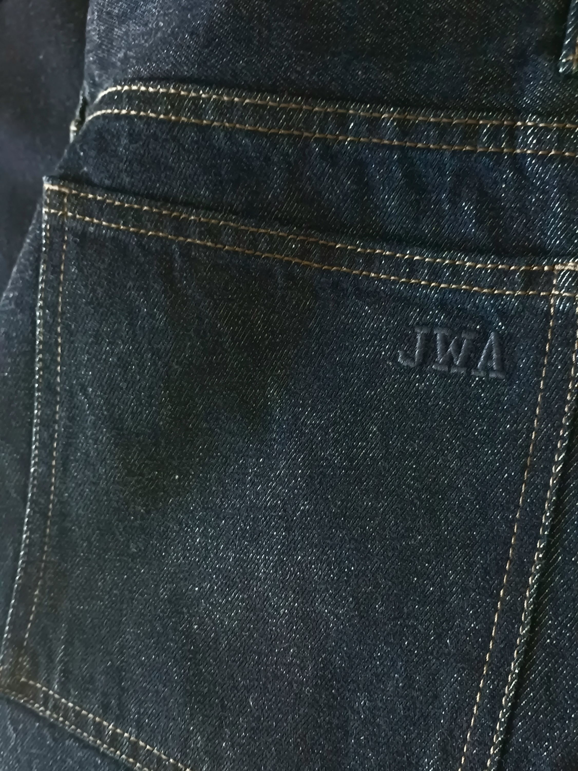 Uniqlo x JW Anderson Selvedge Straight Jeans Navy 착용 스타일