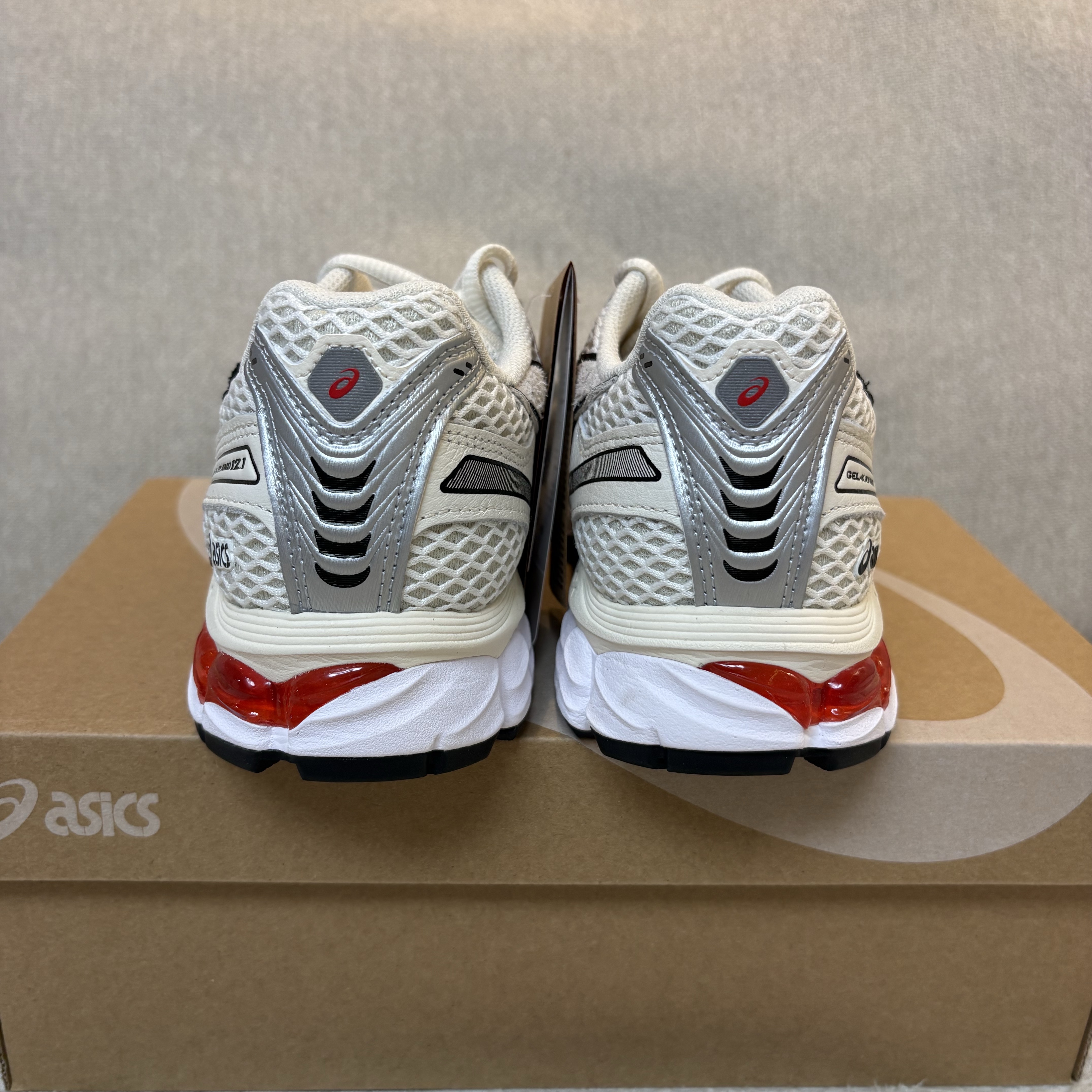 Asics x Lapstone & Hammer Gel-Kayano 12.1 White Metallic Silver 착용 스타일 - 5