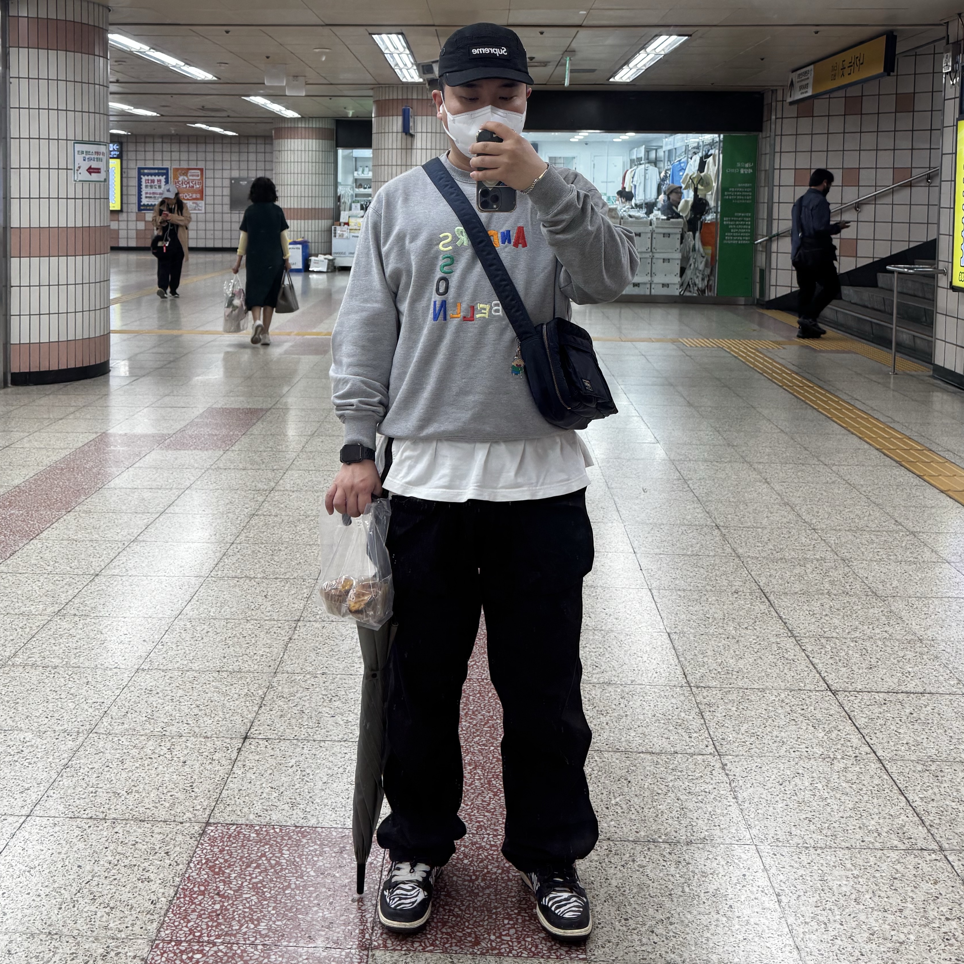 Nike x Quartersnacks SB Dunk Low Zebra Cake, Supreme Military Camp Cap Black - 26SS 착용 스타일