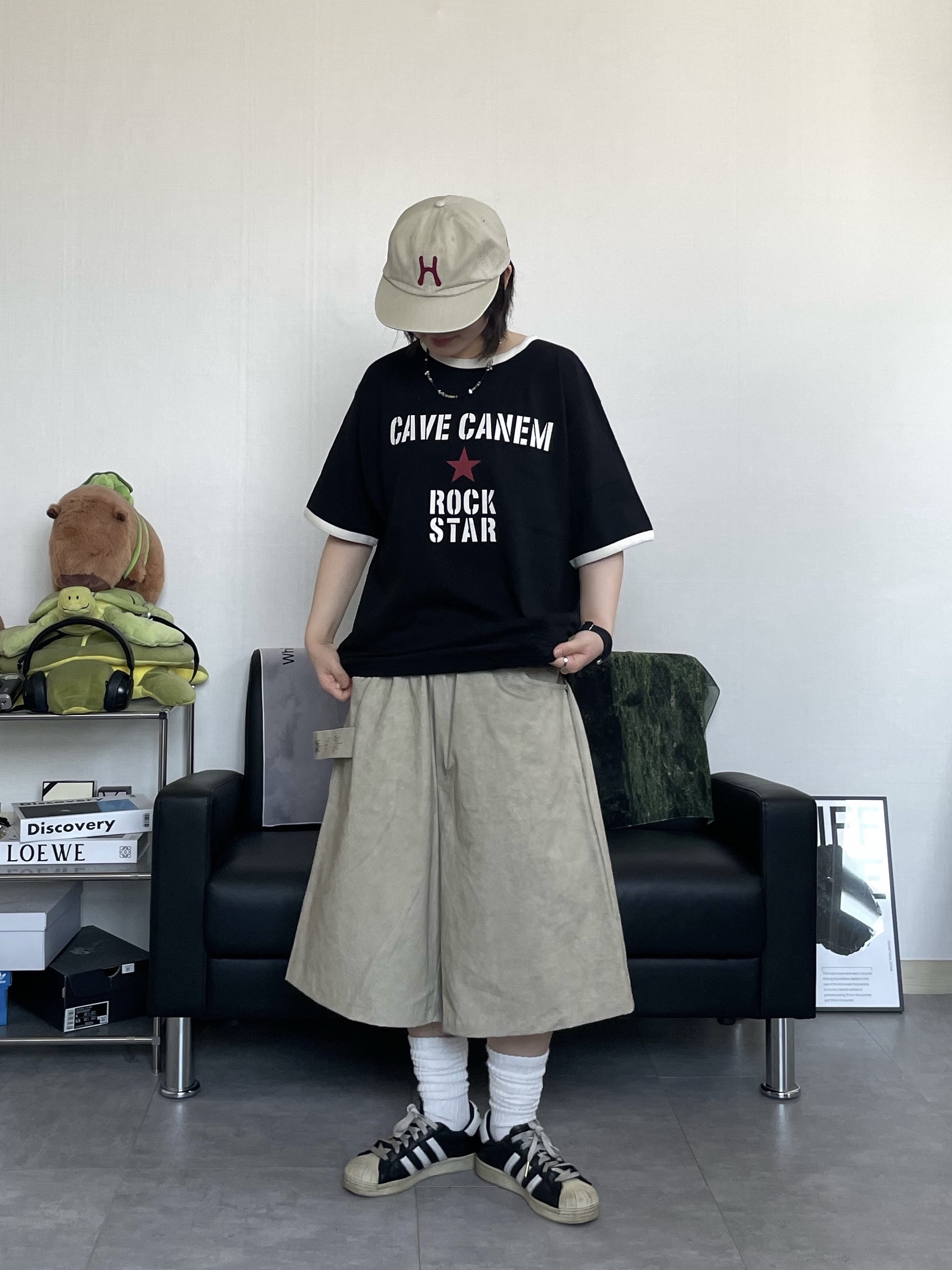 Hello Sunrise H Logo Cotton Relaxed Fit 6Panel Cap Beige 착용 스타일 - 6