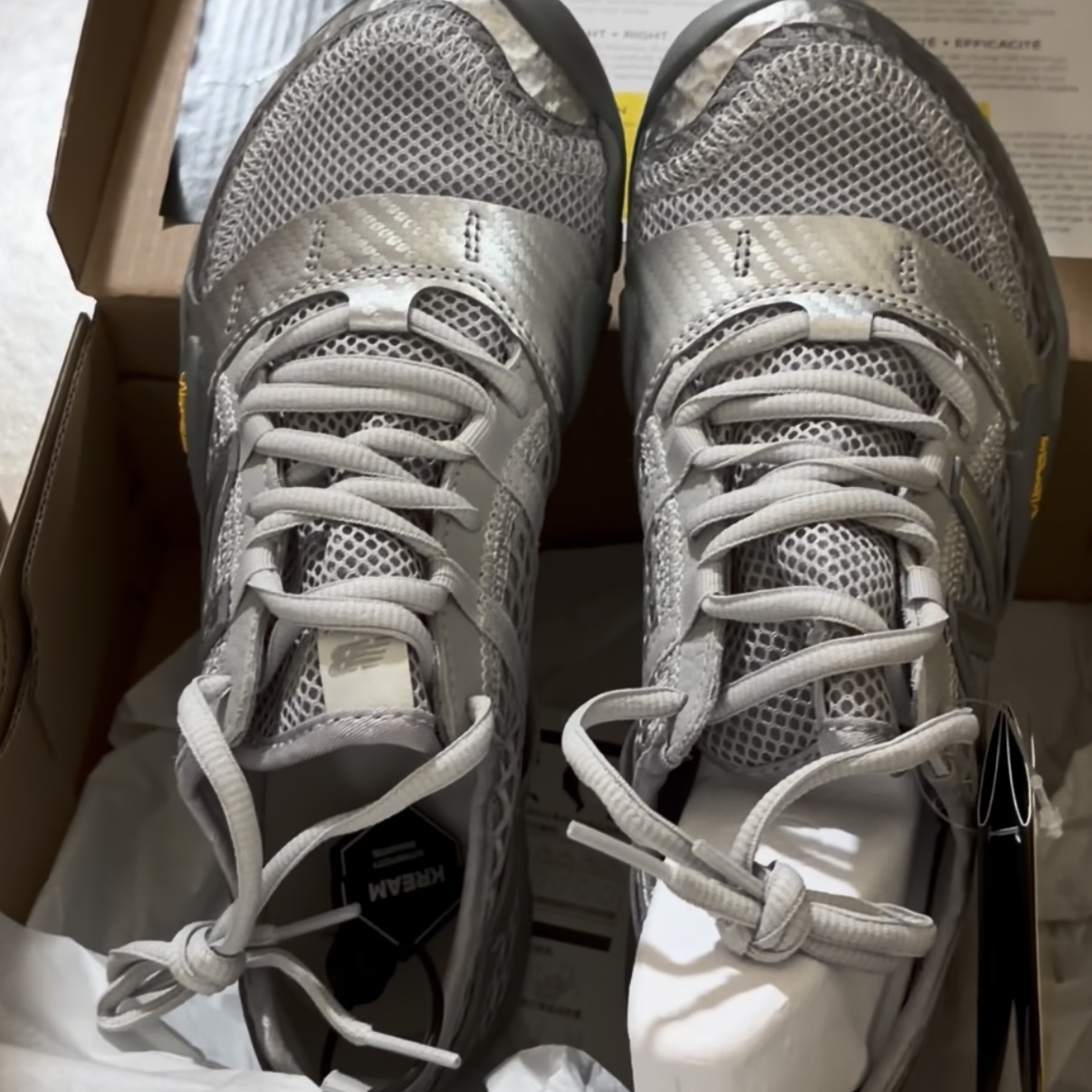New Balance Minimus MT10O Slate Grey Silver Metallic 착용 스타일