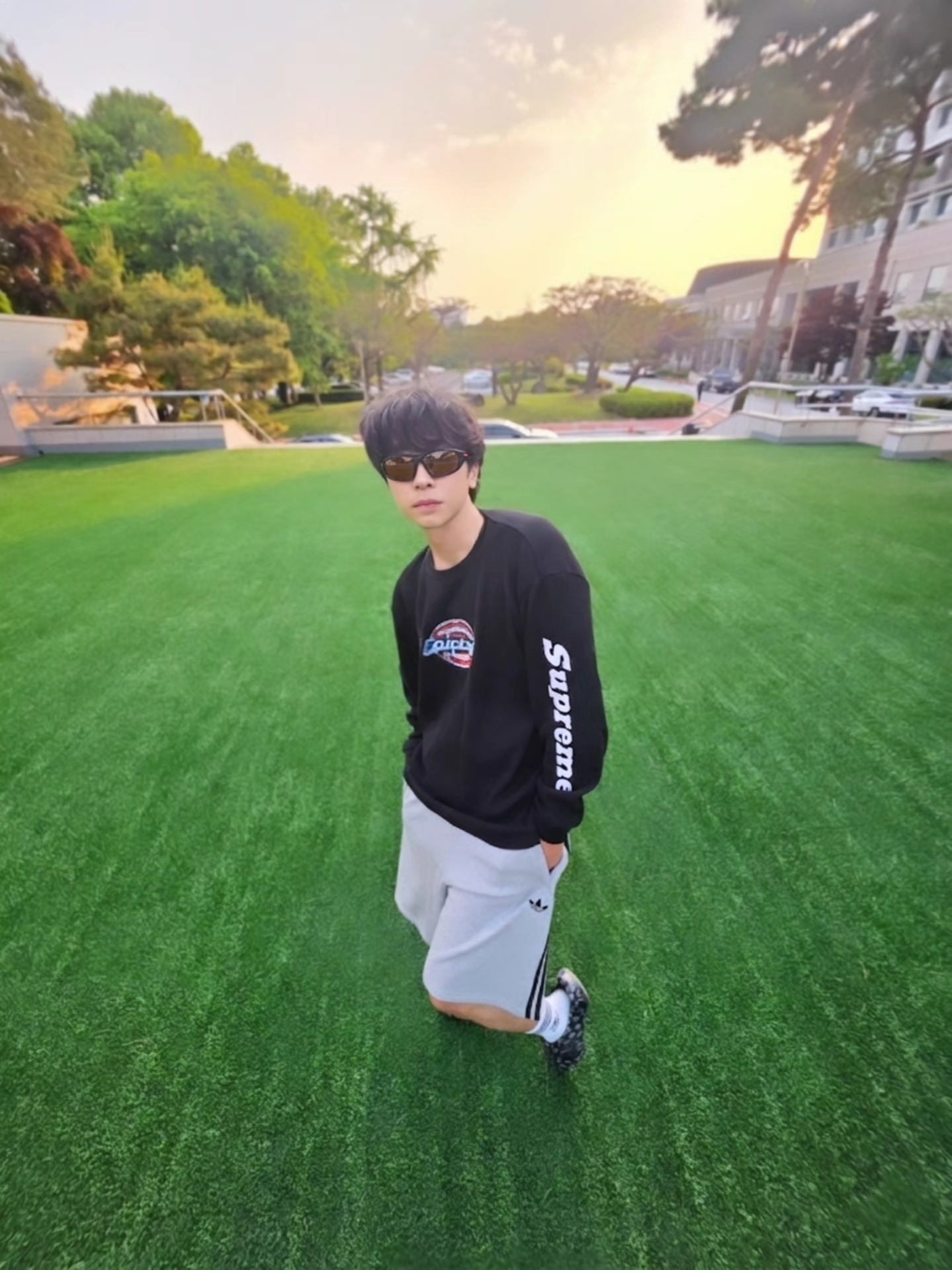 Oakley x 100Thieves Neoforma Matte Black Frame Prizm Tungsten Lenses Regular Universal Fit 착용 스타일 - 3