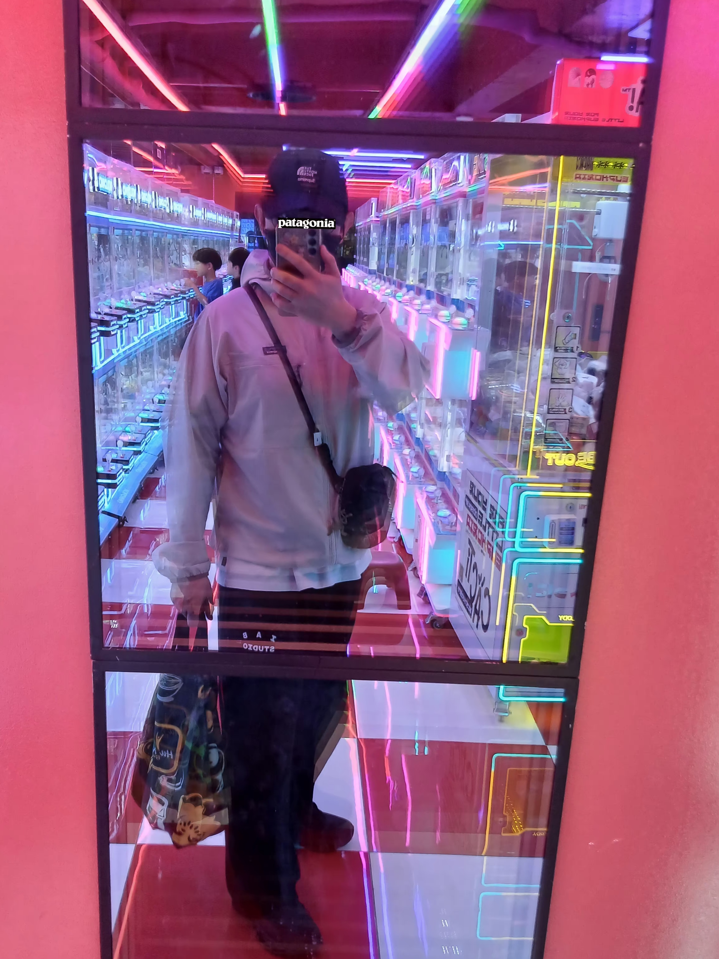 Supreme x The North Face Split 6-Panel Black - 24SS, Arc'teryx Heliad 6 Crossbody Bag Black 착용 스타일 - 1