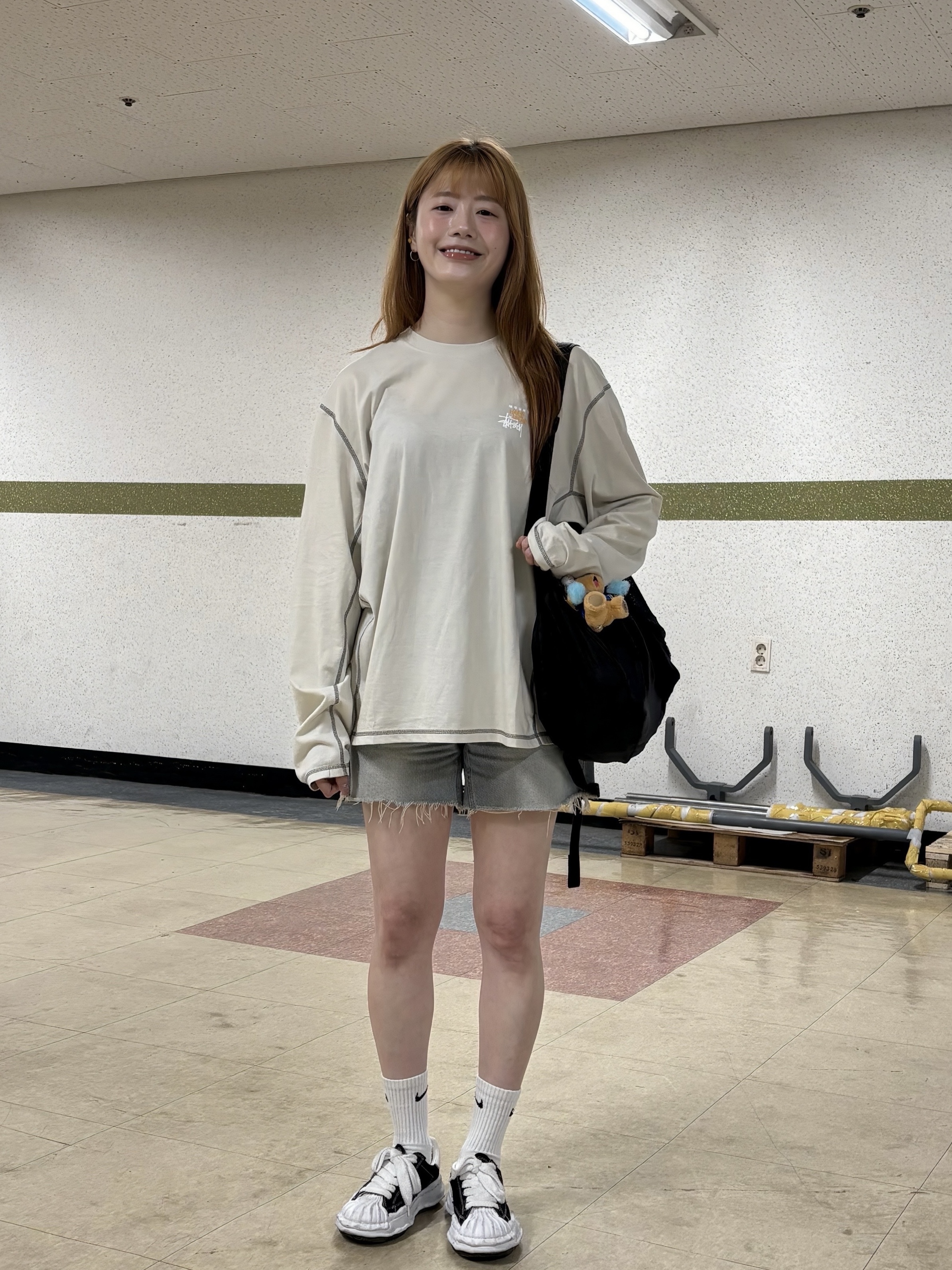 Stussy x Mountain Hardwear LS T-Shirt Stone, Maison Mihara Yasuhiro Blakey OG Sole Canvas Low-top Sneakers Black White 착용 스타일 - 6