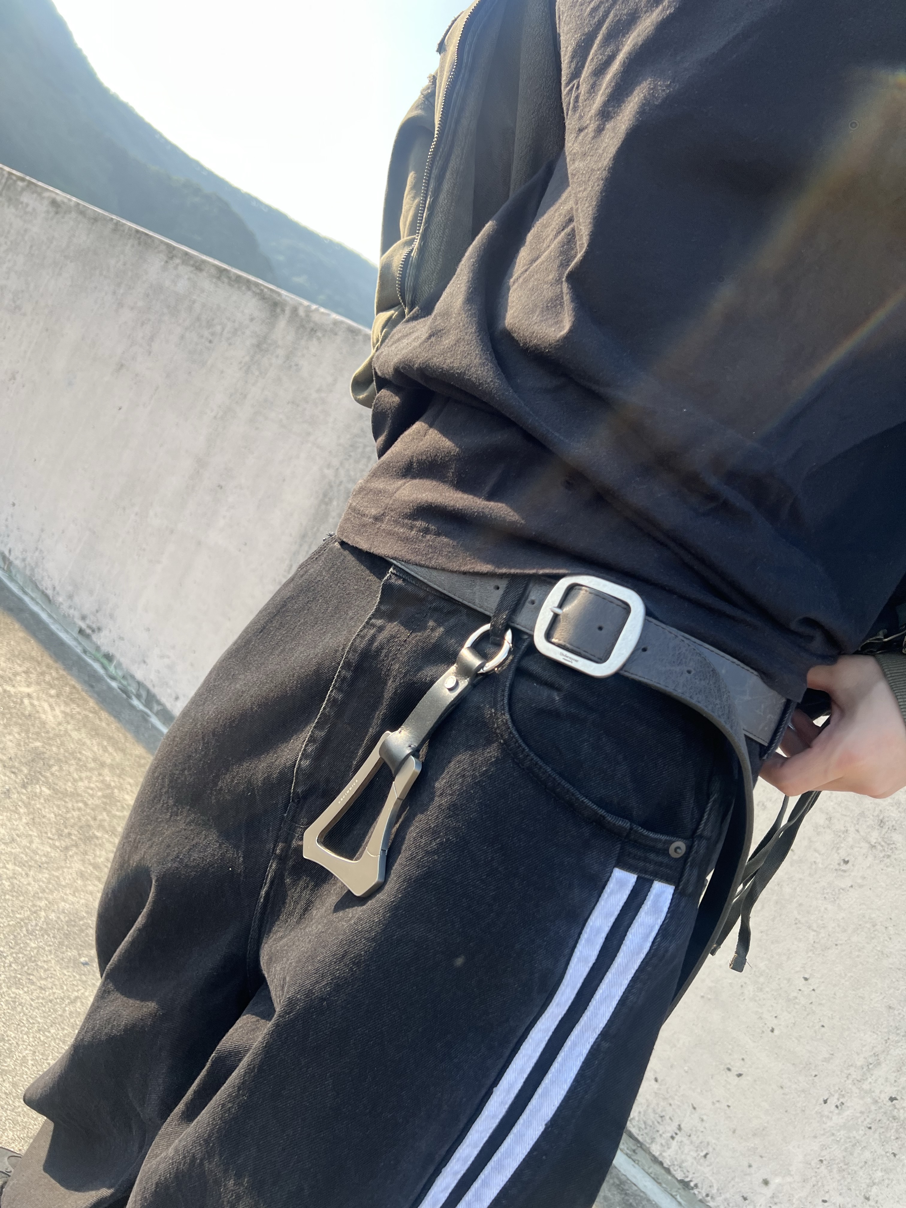 Undermycar Multi Patched Vintage Gaor Zip-Up Khaki - 25SS, Undermycar MU.128 Original Logo Cracked Leather Belt Silver / Black 착용 스타일 - 5