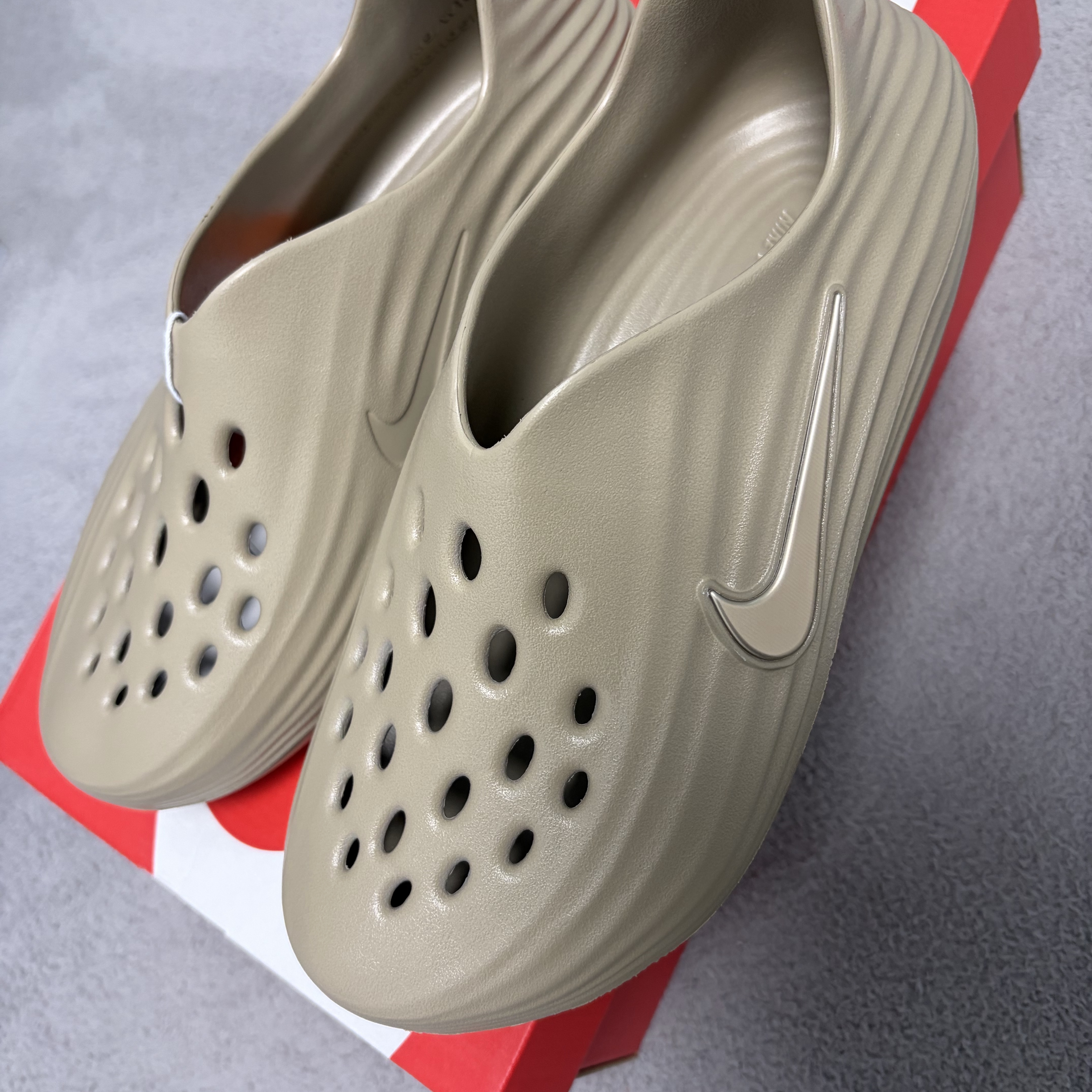 Nike ReactX Rejuven8 Khaki 착용 스타일