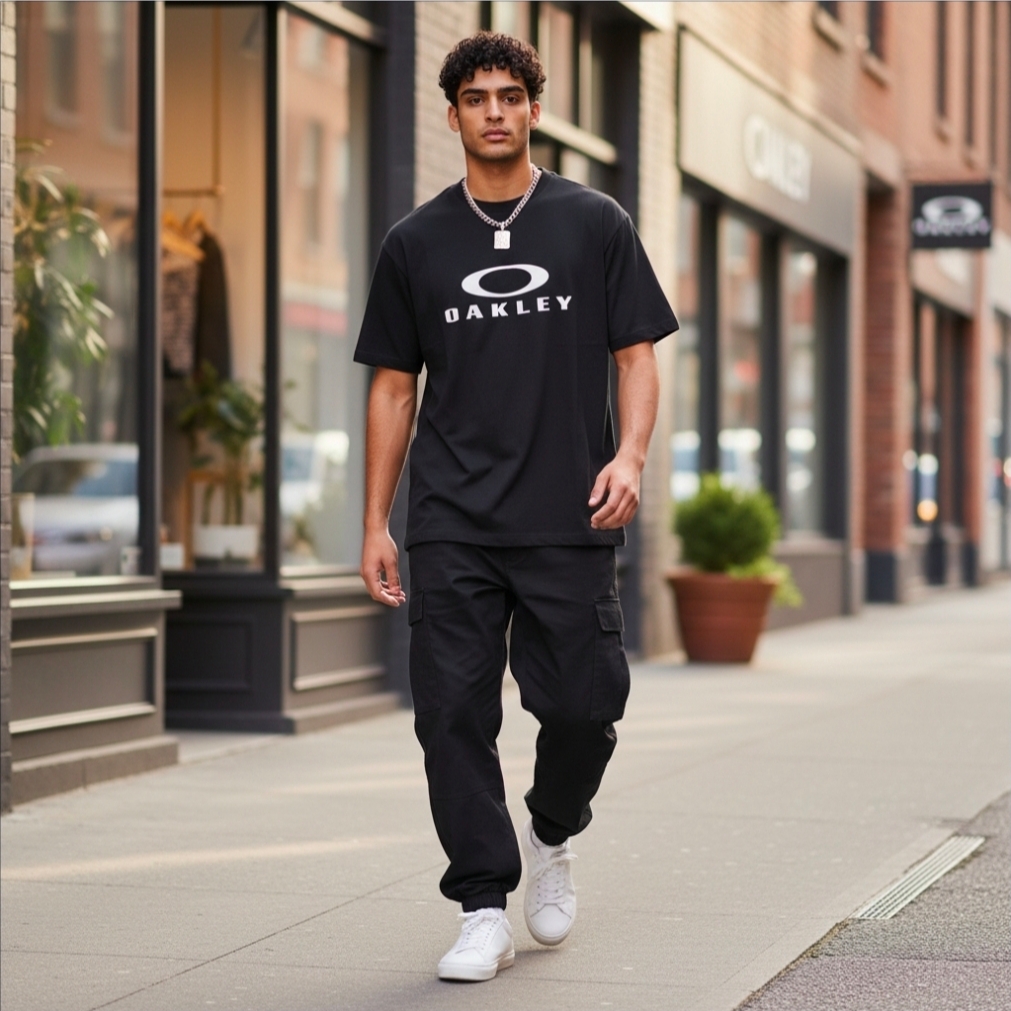 Oakley O Bark 2.0 T-Shirt Blackout 착용 스타일