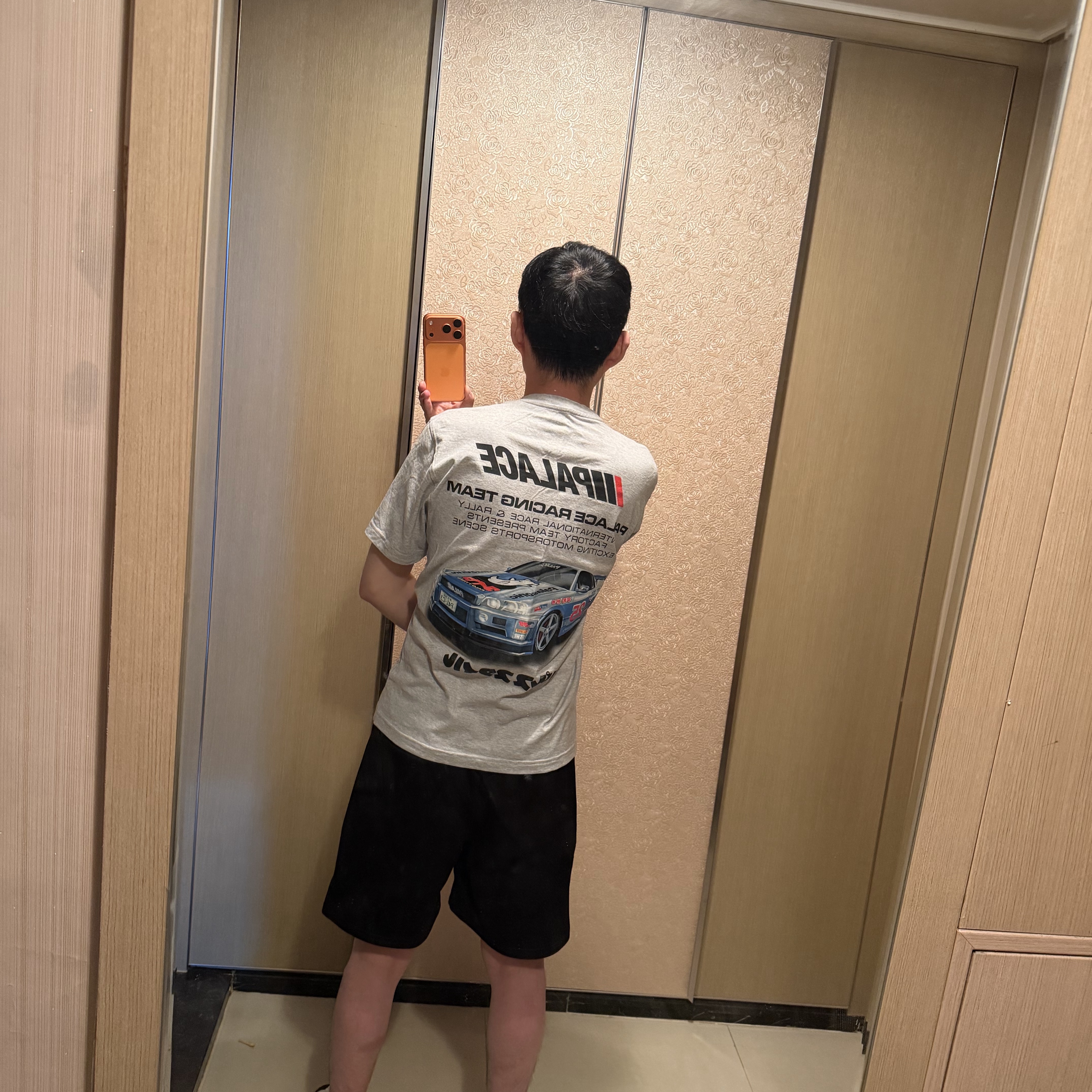 Palace Racey T-Shirt Grey Marl - 25SS 착용 스타일 - 3