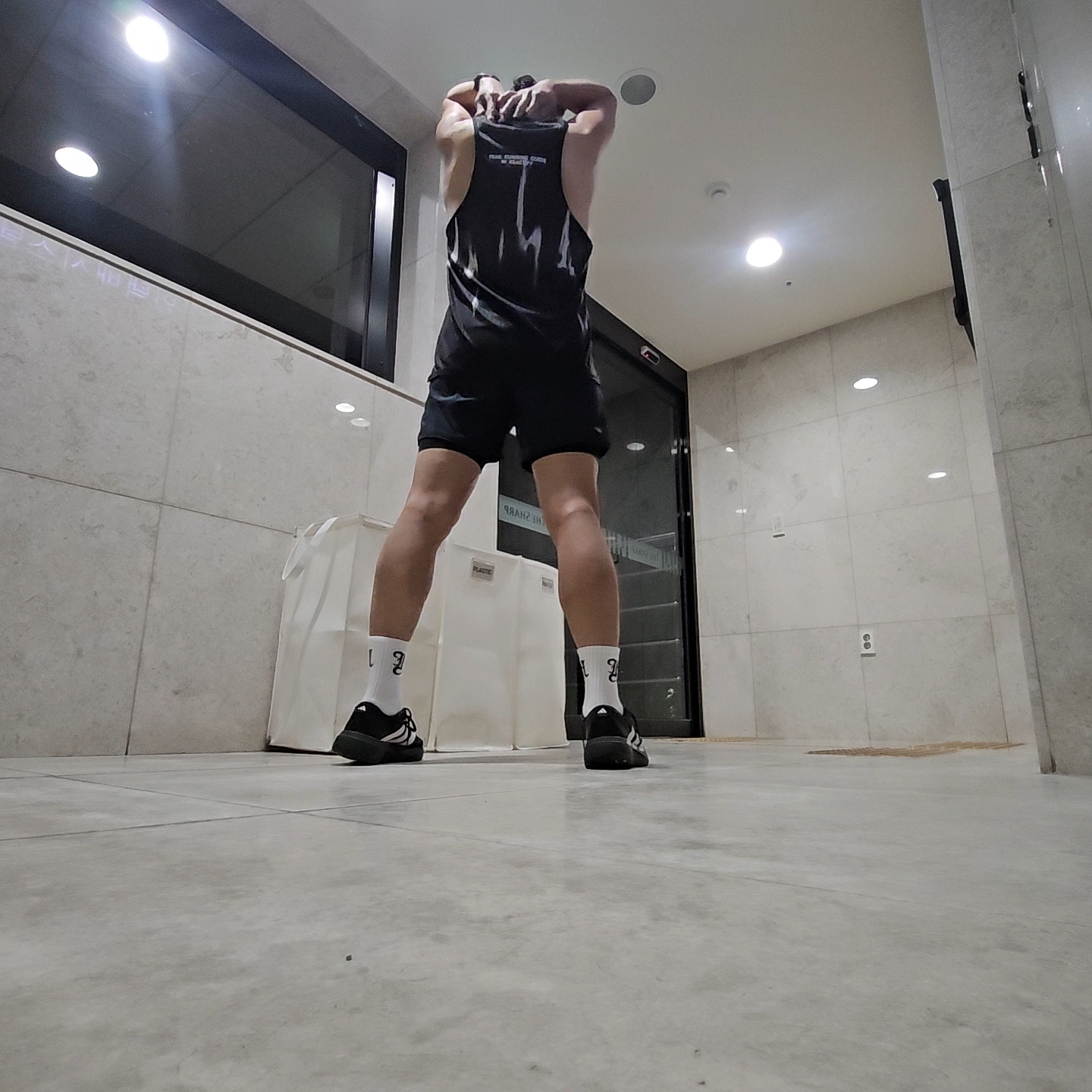REACTIFY Race Pulse Tank Black 착용 스타일 - 4