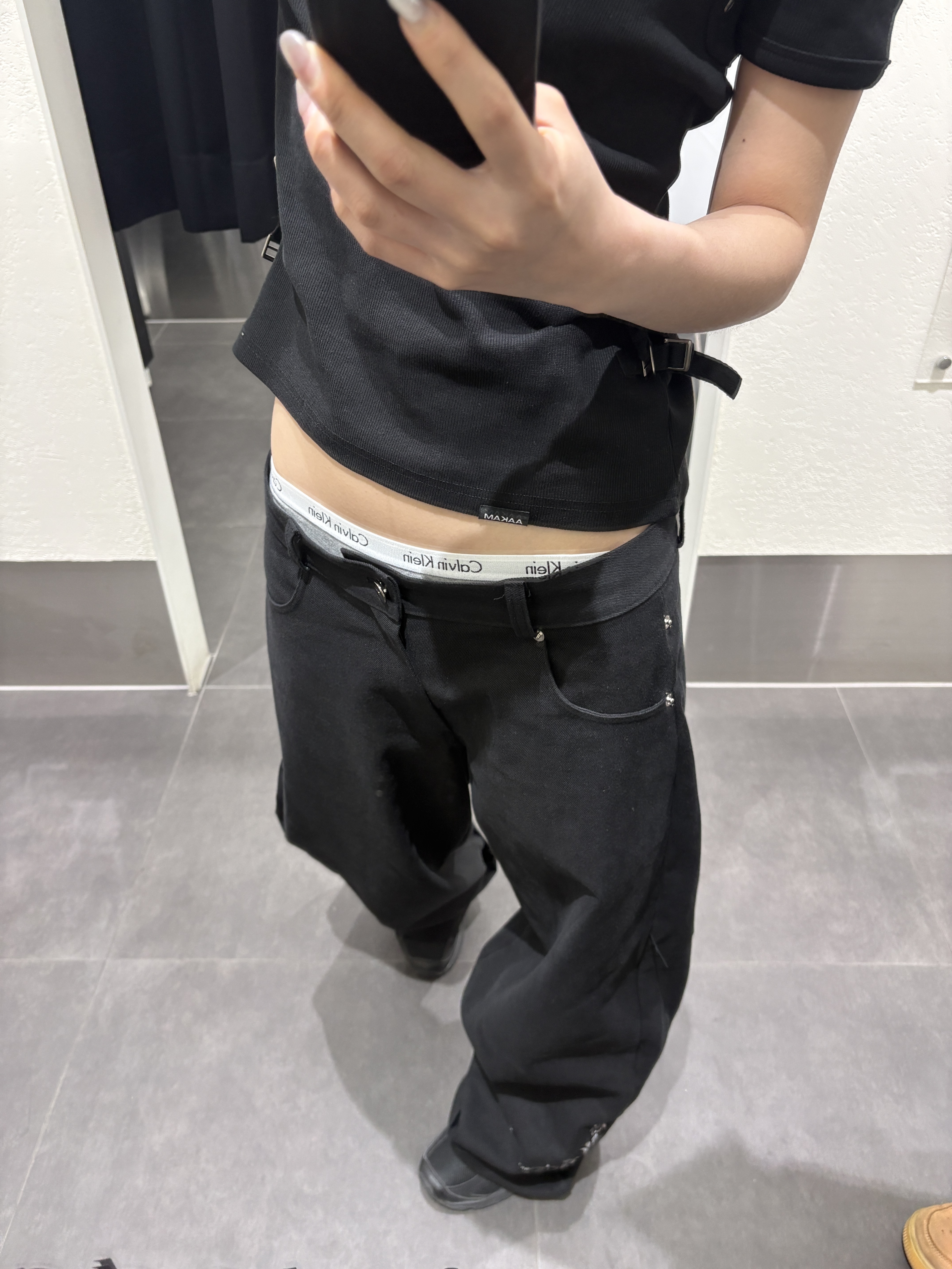 (W) Calvin Klein Carousel 3-pack Bikini Brief Black Grey White 착용 스타일