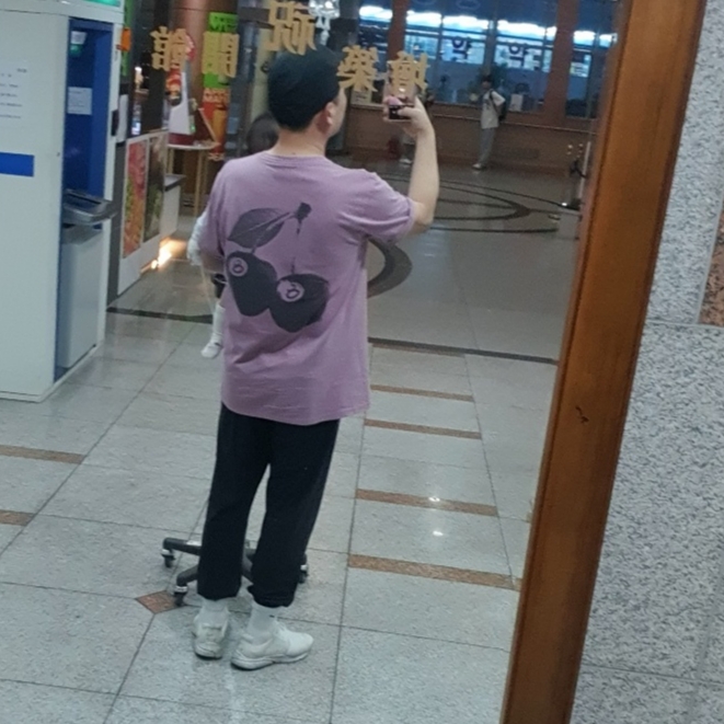 Stussy Cherries T-Shirt Orchid, Nike NSW Tech Fleece Slim-Fit Joggers Black - Asia 착용 스타일