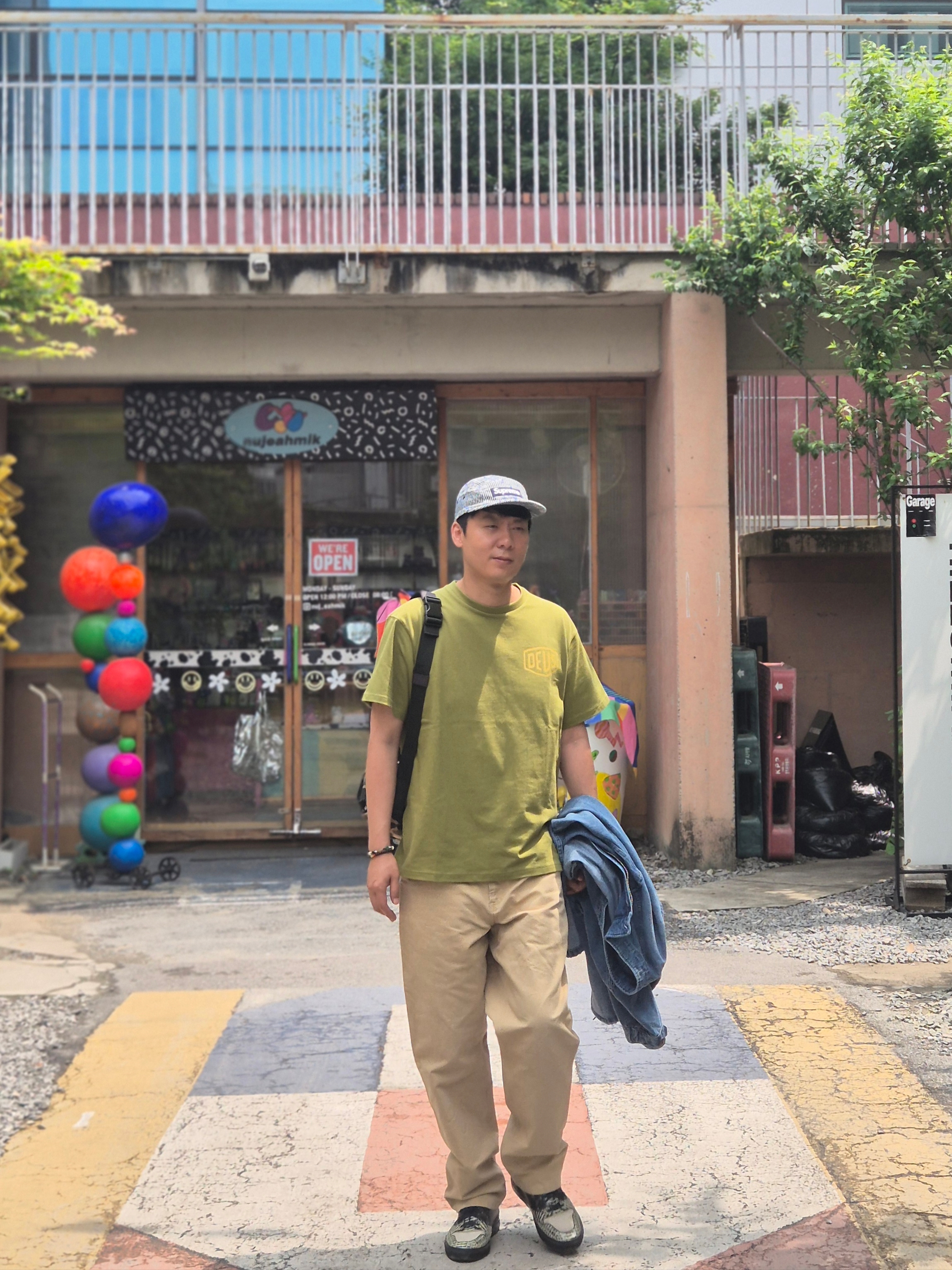 Deus Ex Machina Seoul College Address T-Shirt Khaki, Carhartt WIP Dearborn Canvas Single Knee Pants Bourbon Aged Canvas 착용 스타일 - 3
