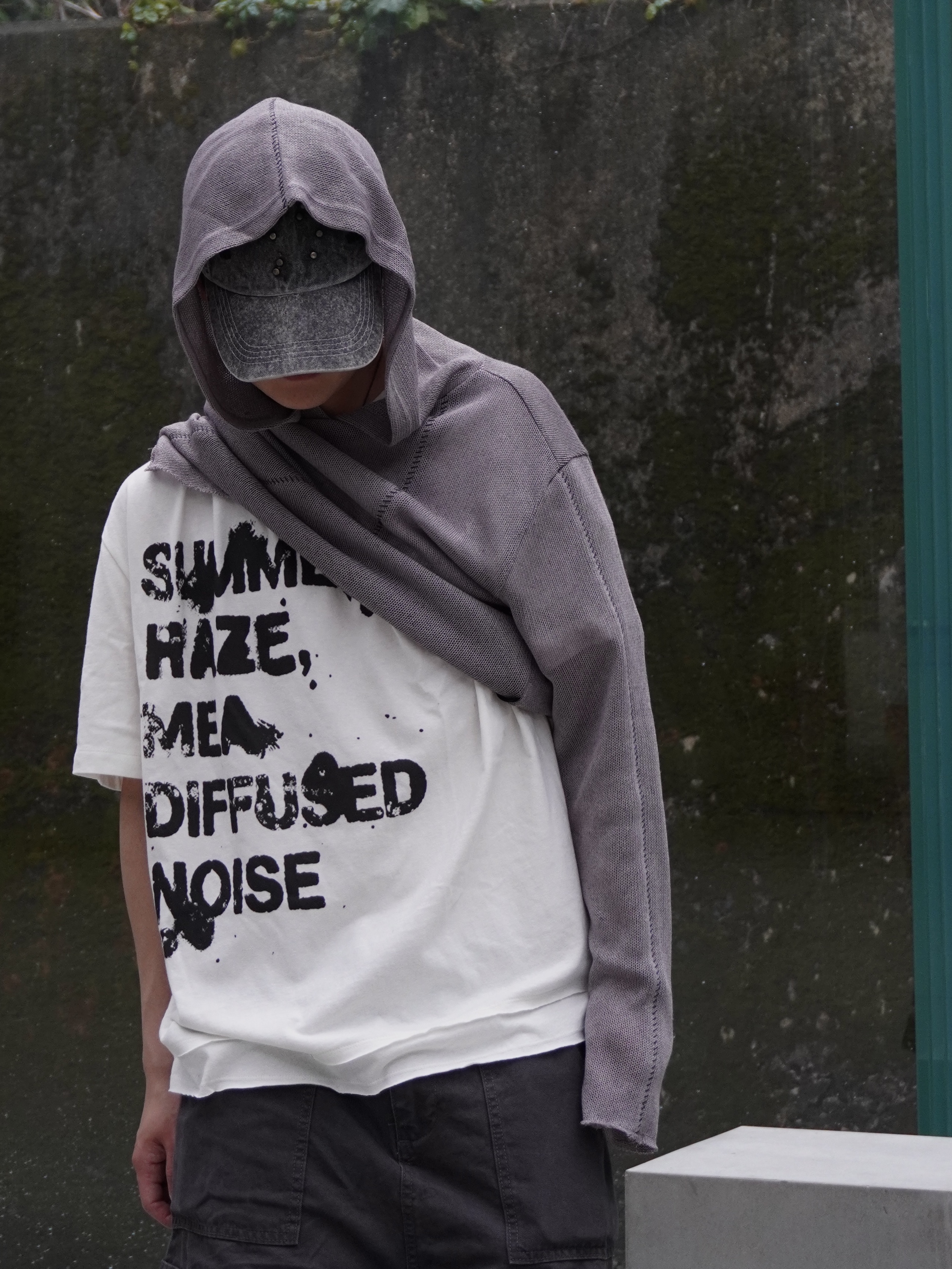Mea Summer Haze Layered T-Shirt White, Mea Unbalanced Stitch Knit Hoodie Taupe 착용 스타일 - 1