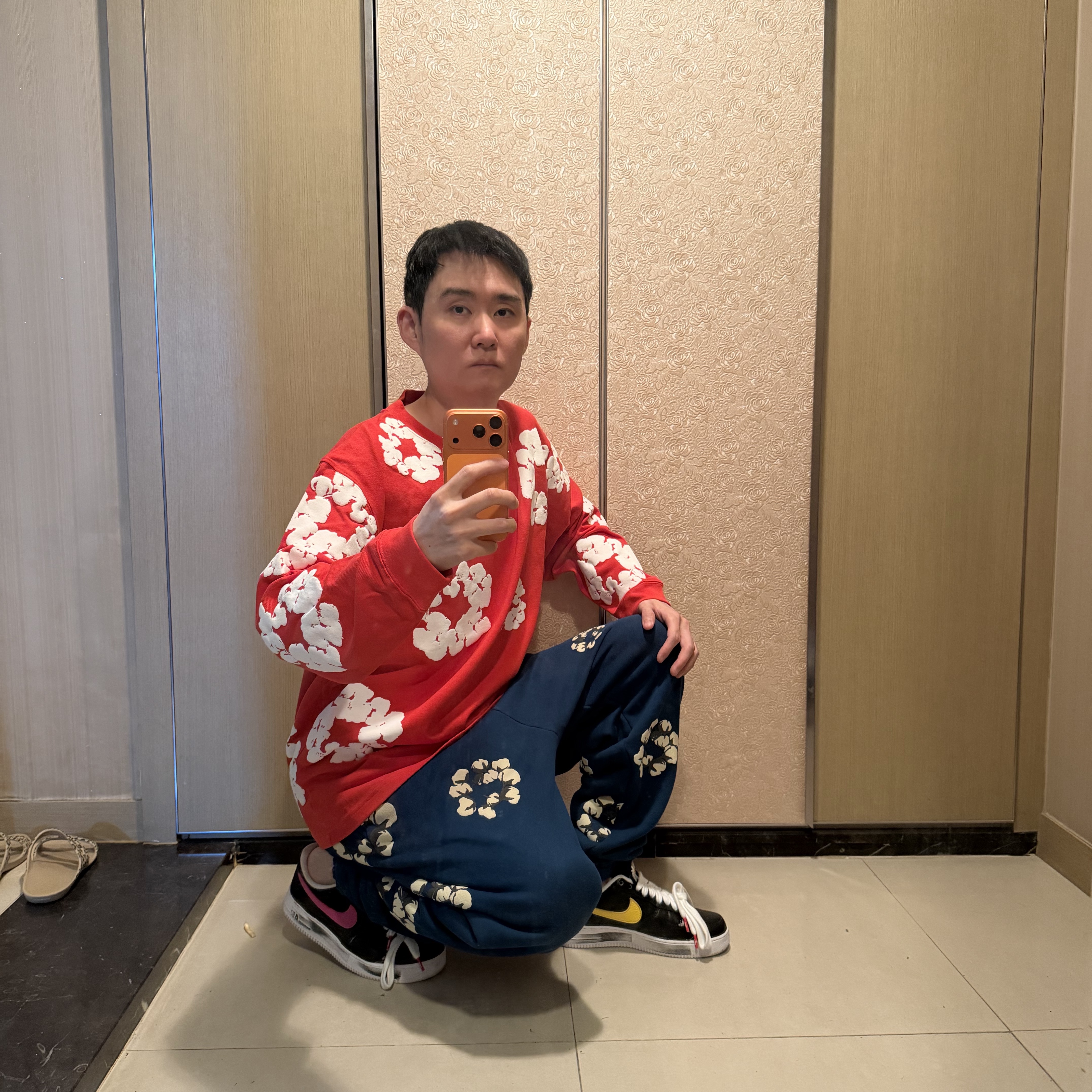 Denim Tears Long Sleeve Cotton Wreath T-Shirt Red 착용 스타일 - 2