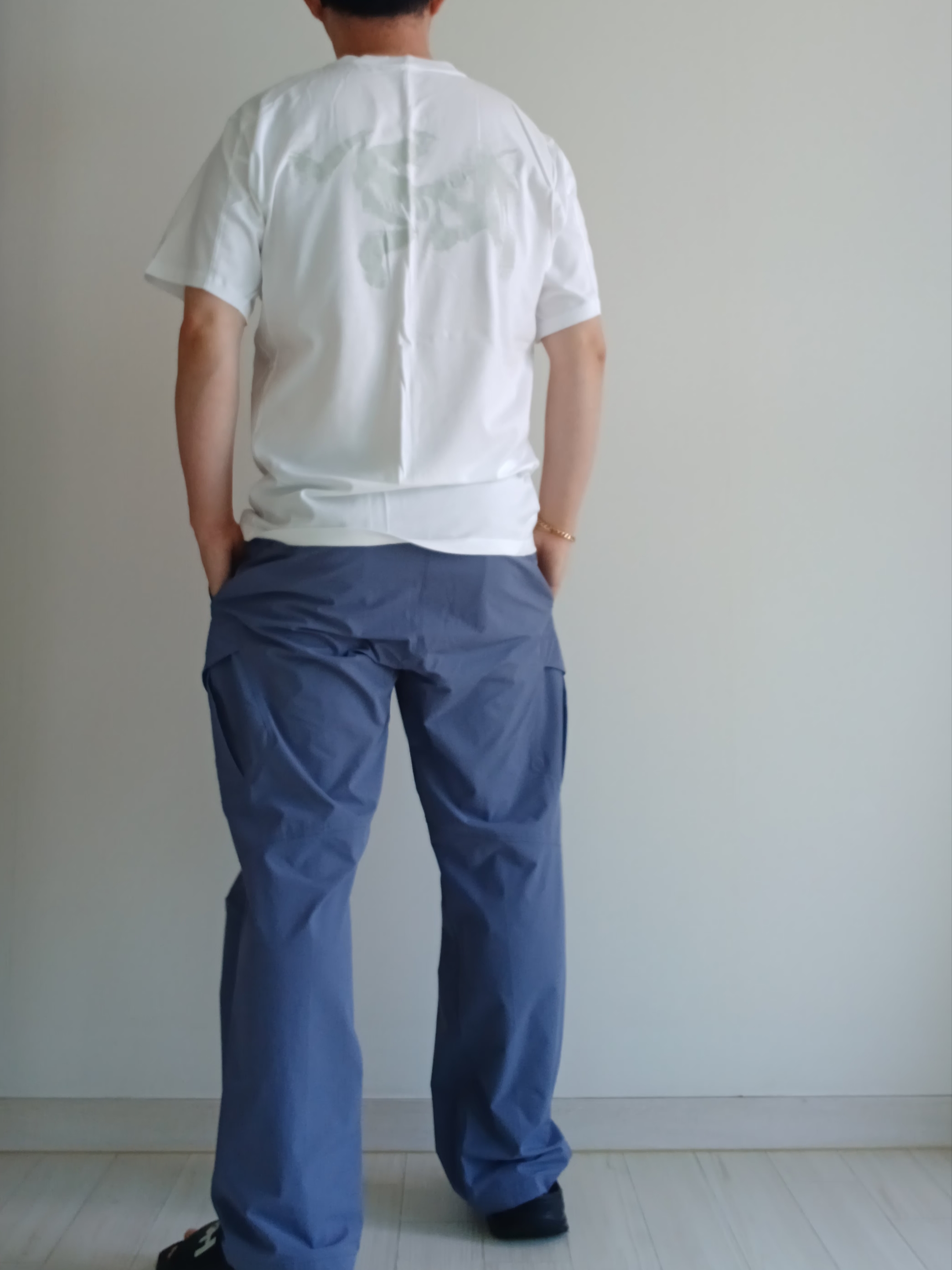 Arc'teryx Bird Word Cap Dk Stratus Habitat, Arc'teryx Kragg SL Cotton Blurred Bird SS T-Shirt White Light Atmos 착용 스타일 - 8