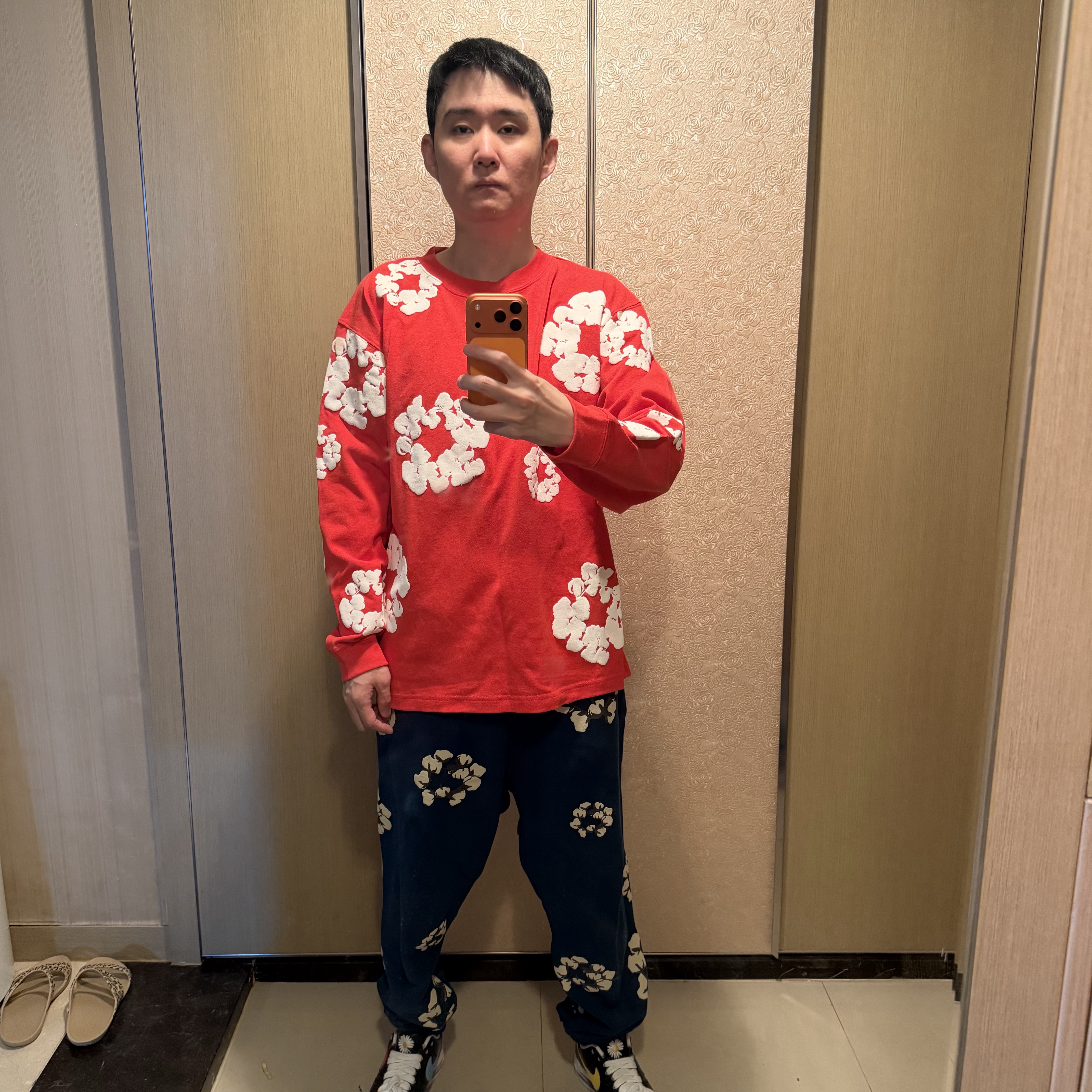 Denim Tears Long Sleeve Cotton Wreath T-Shirt Red 착용 스타일 - 3