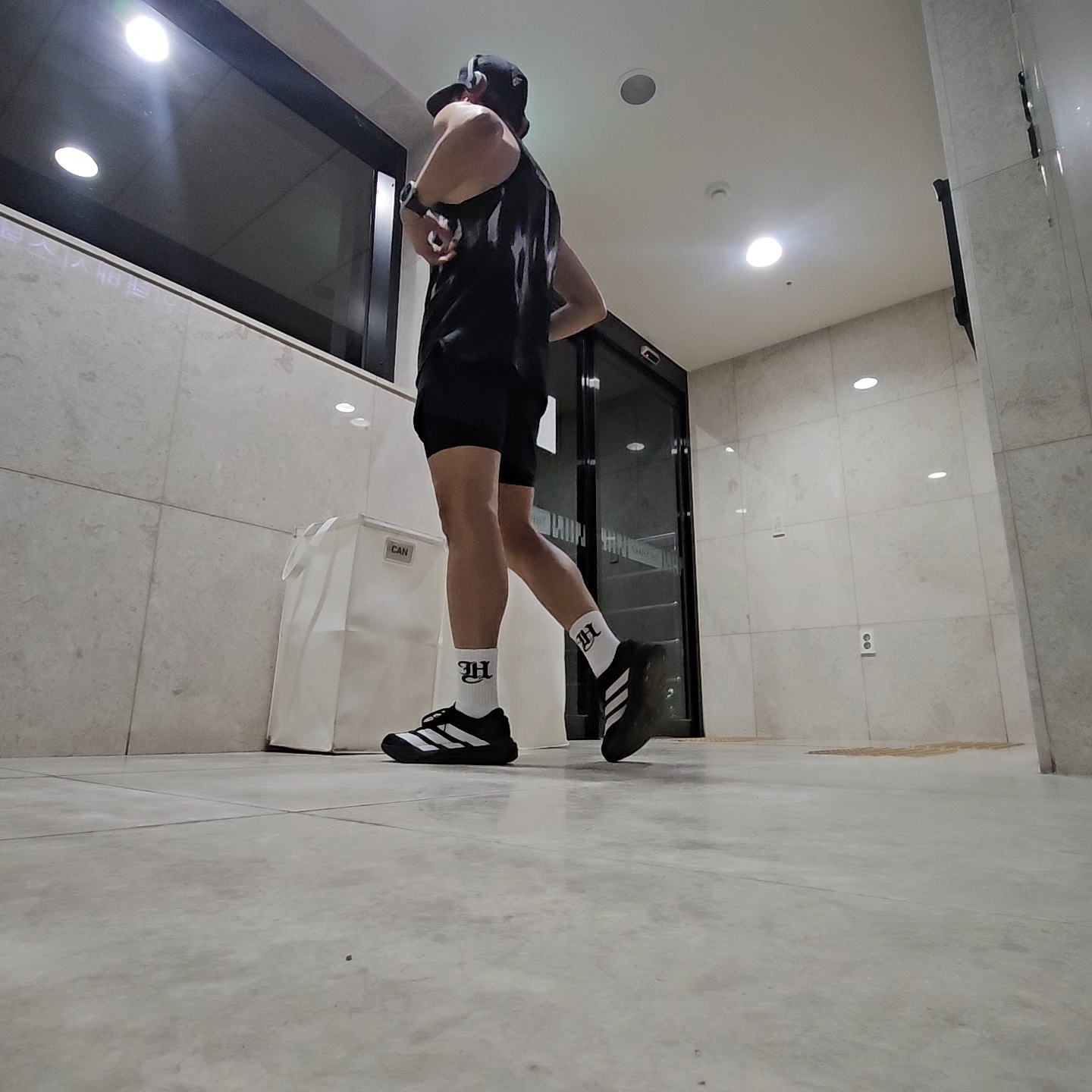 REACTIFY Race Pulse Tank Black 착용 스타일 - 5