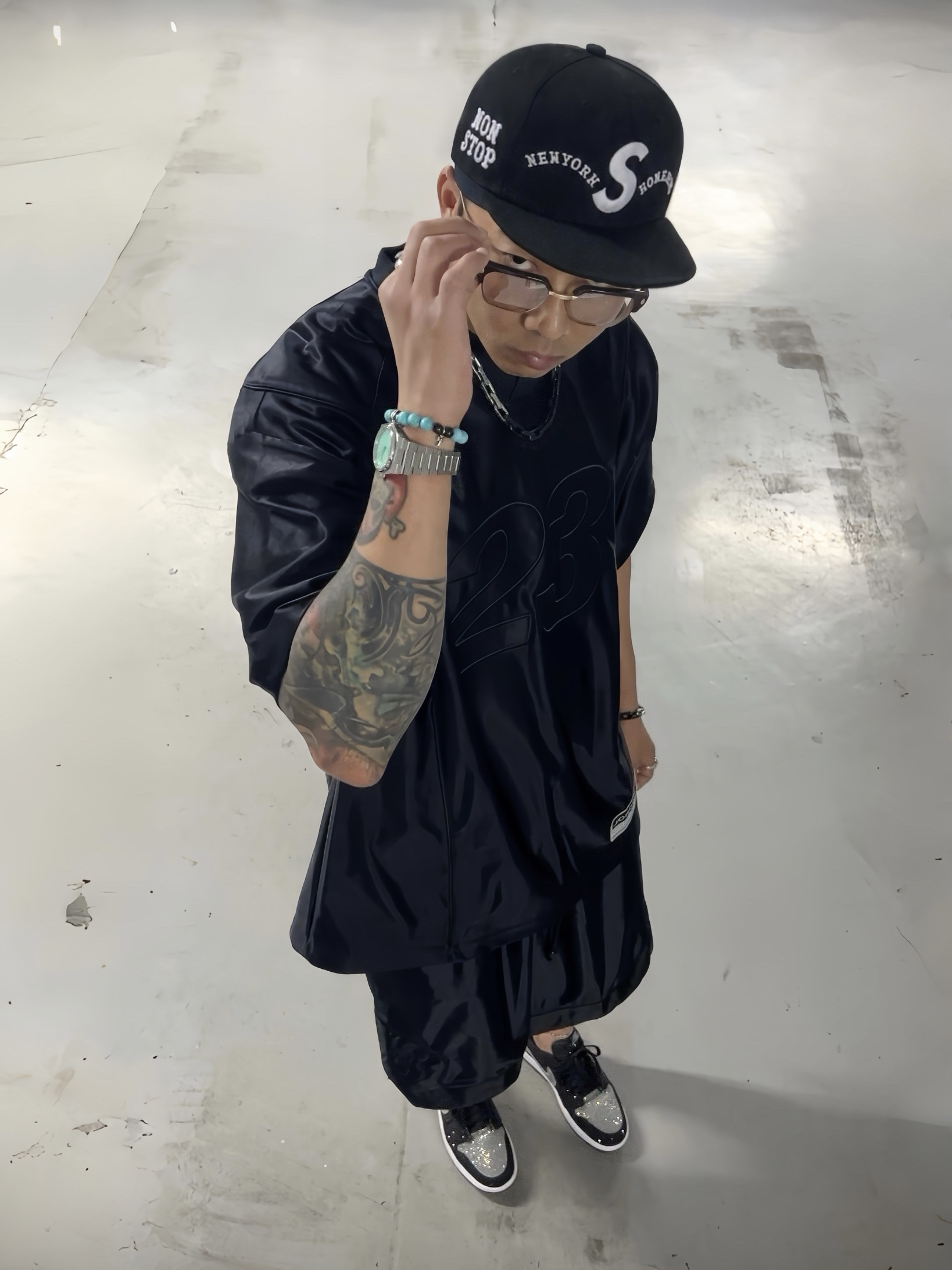 Supreme x Homerun S Logo New Era Black - 25SS, Supreme x Jordan Warm Up Jersey Black - 24FW 착용 스타일