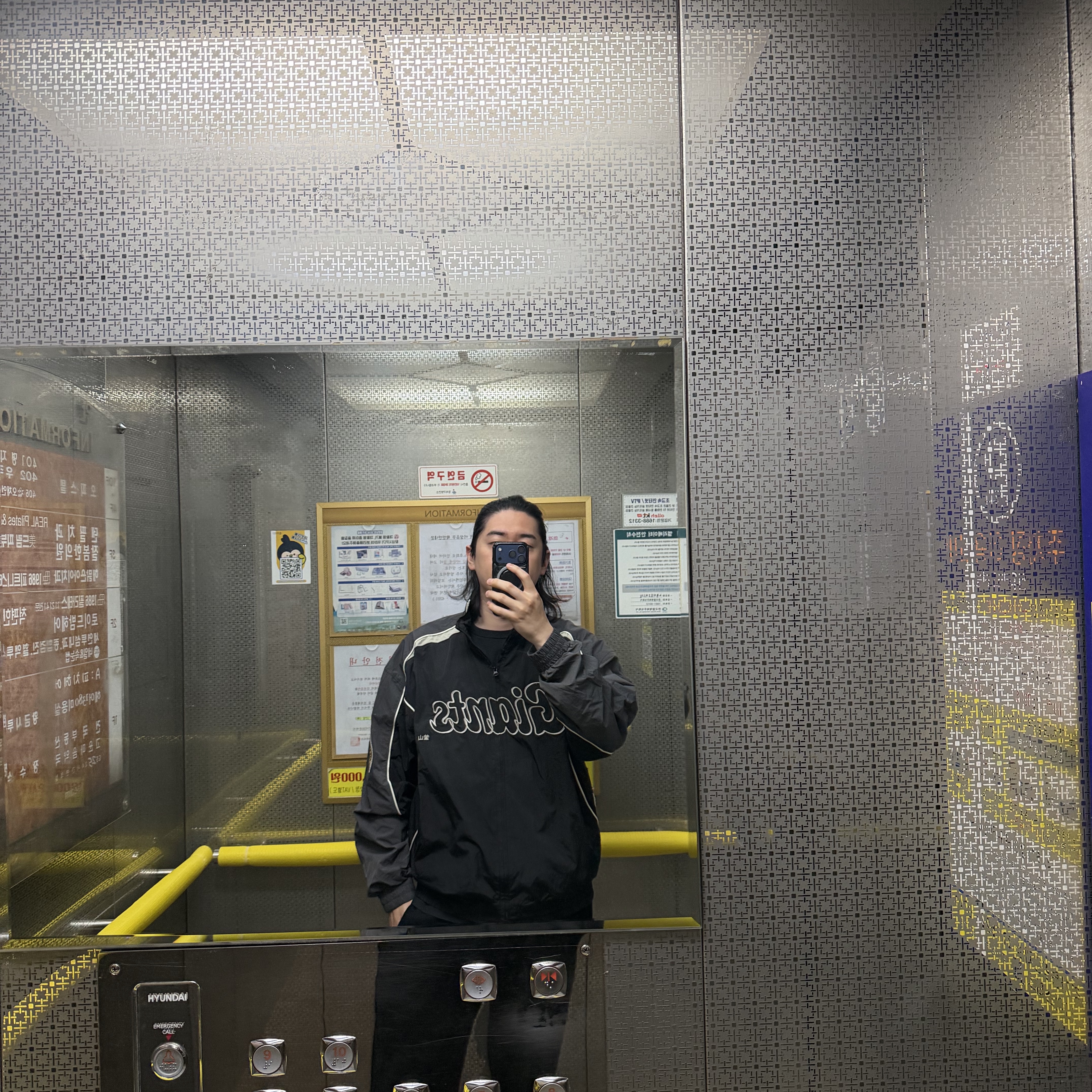 Polyteru x Lotte Giants Dugout Retro Jumper Black 착용 스타일