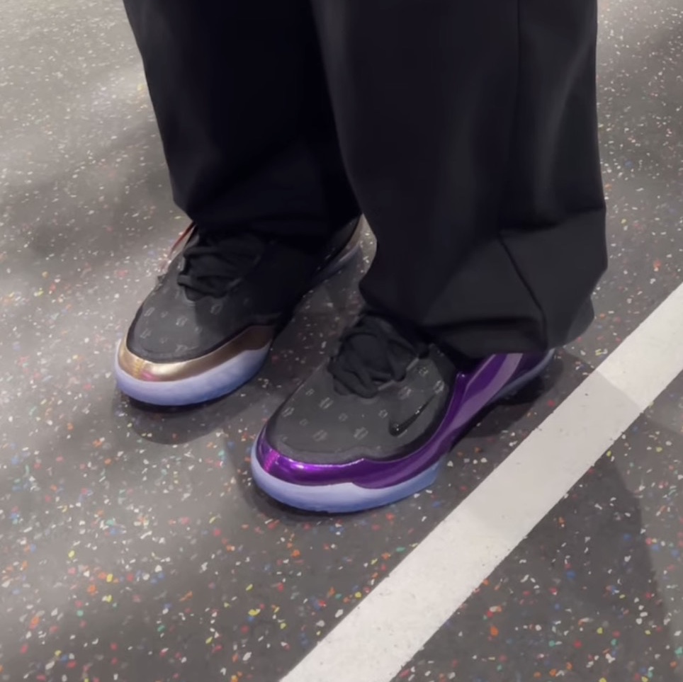 Nike Lebron 23 Chosen One Black Metallic Gold 착용 스타일