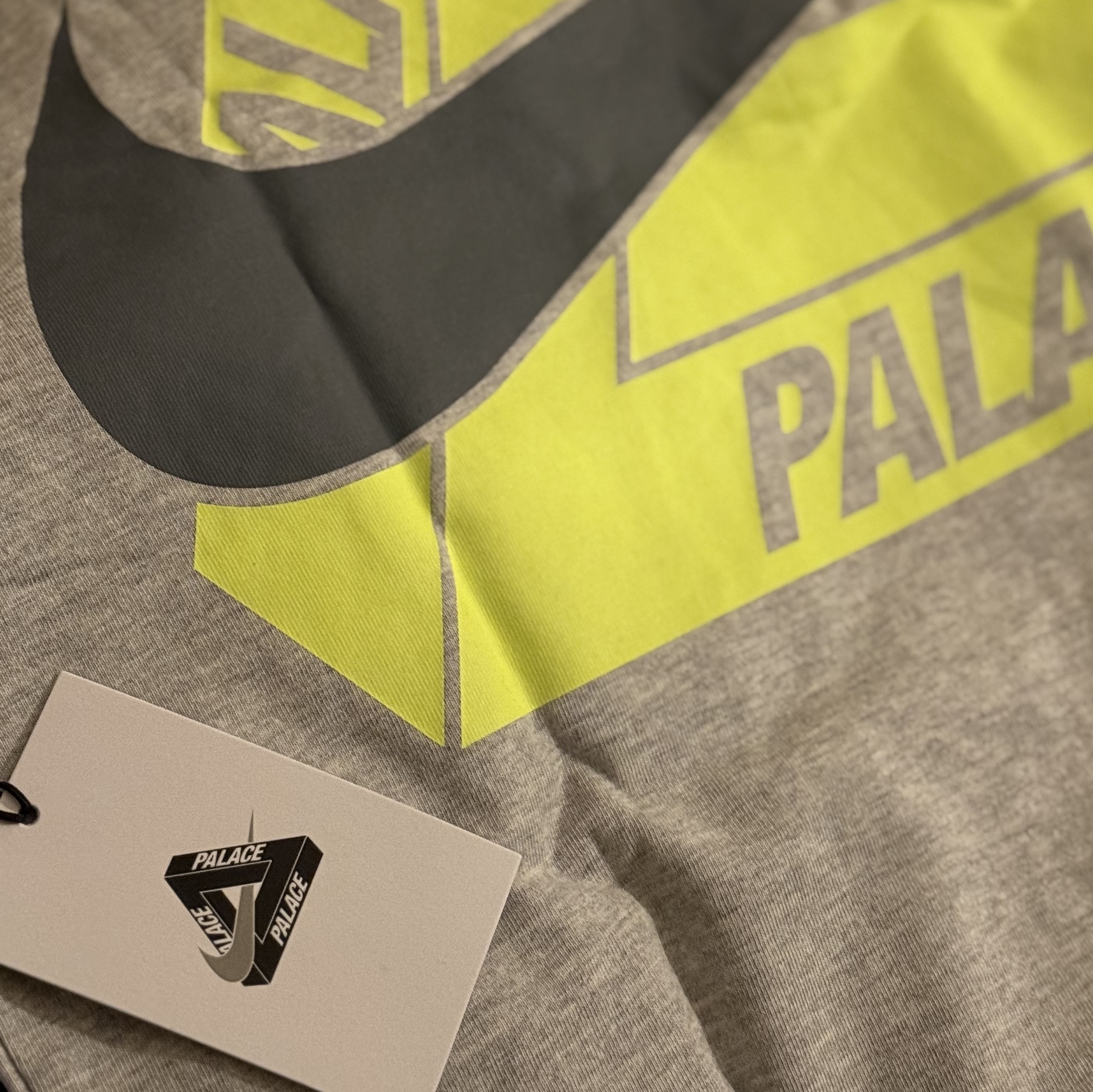 Palace x Nike Tri Swoosh T-Shirt Grey Marl - 25FW 착용 스타일 - 2