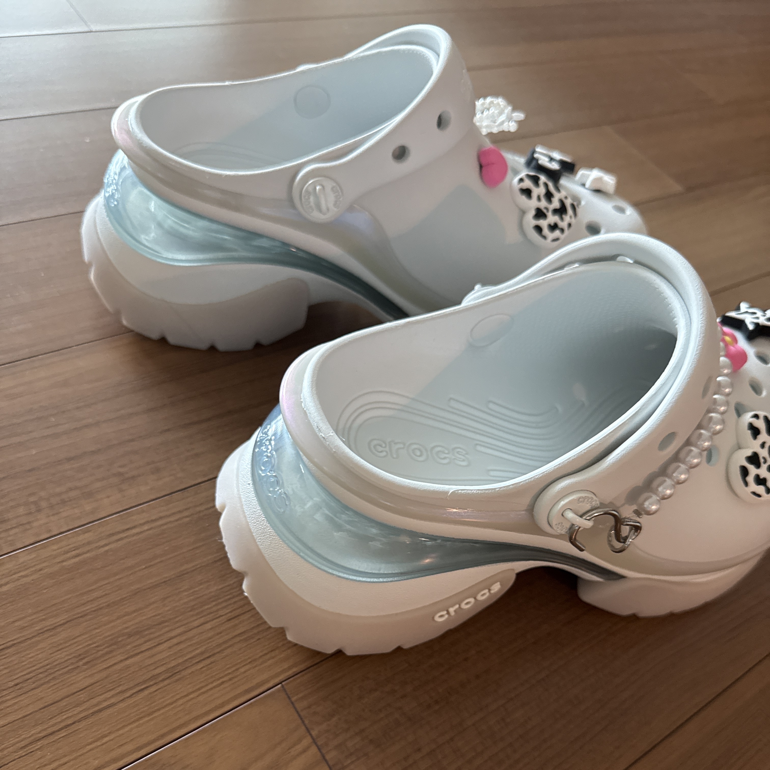 (W) Crocs Super Bae Clog Moonlight 착용 스타일