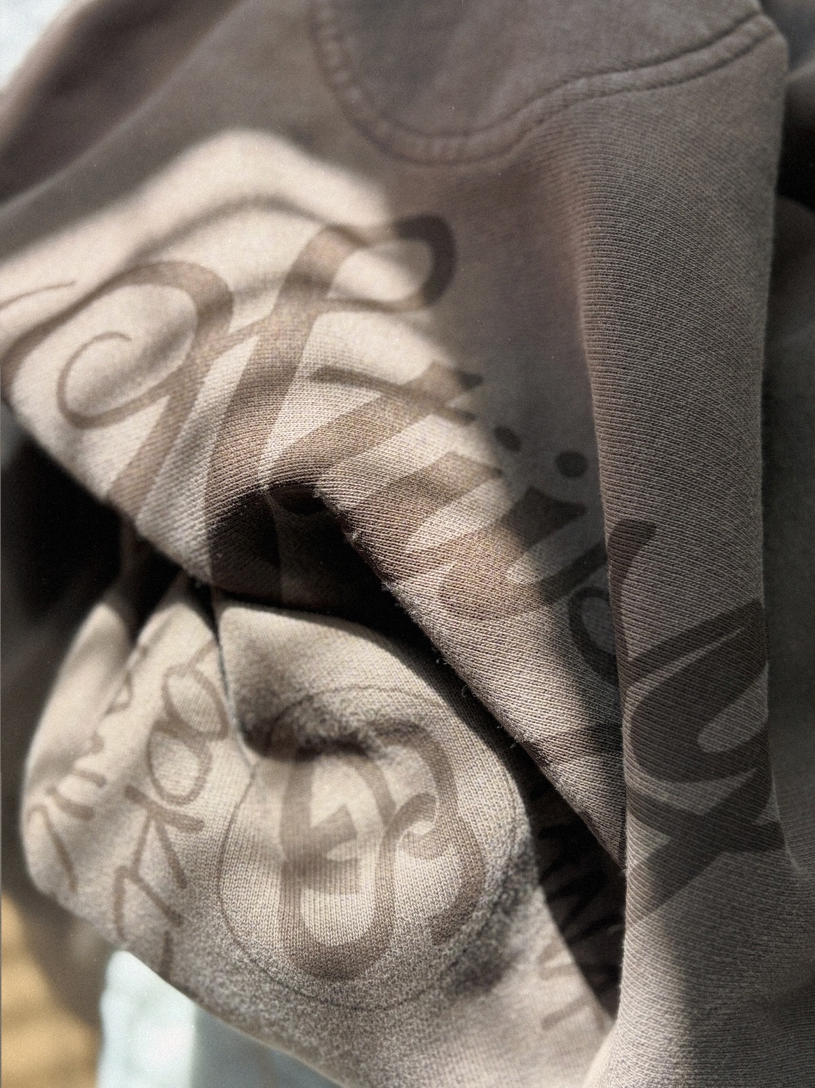 Stussy World Tour Zip Hoodie Sun Faded Brown 착용 스타일