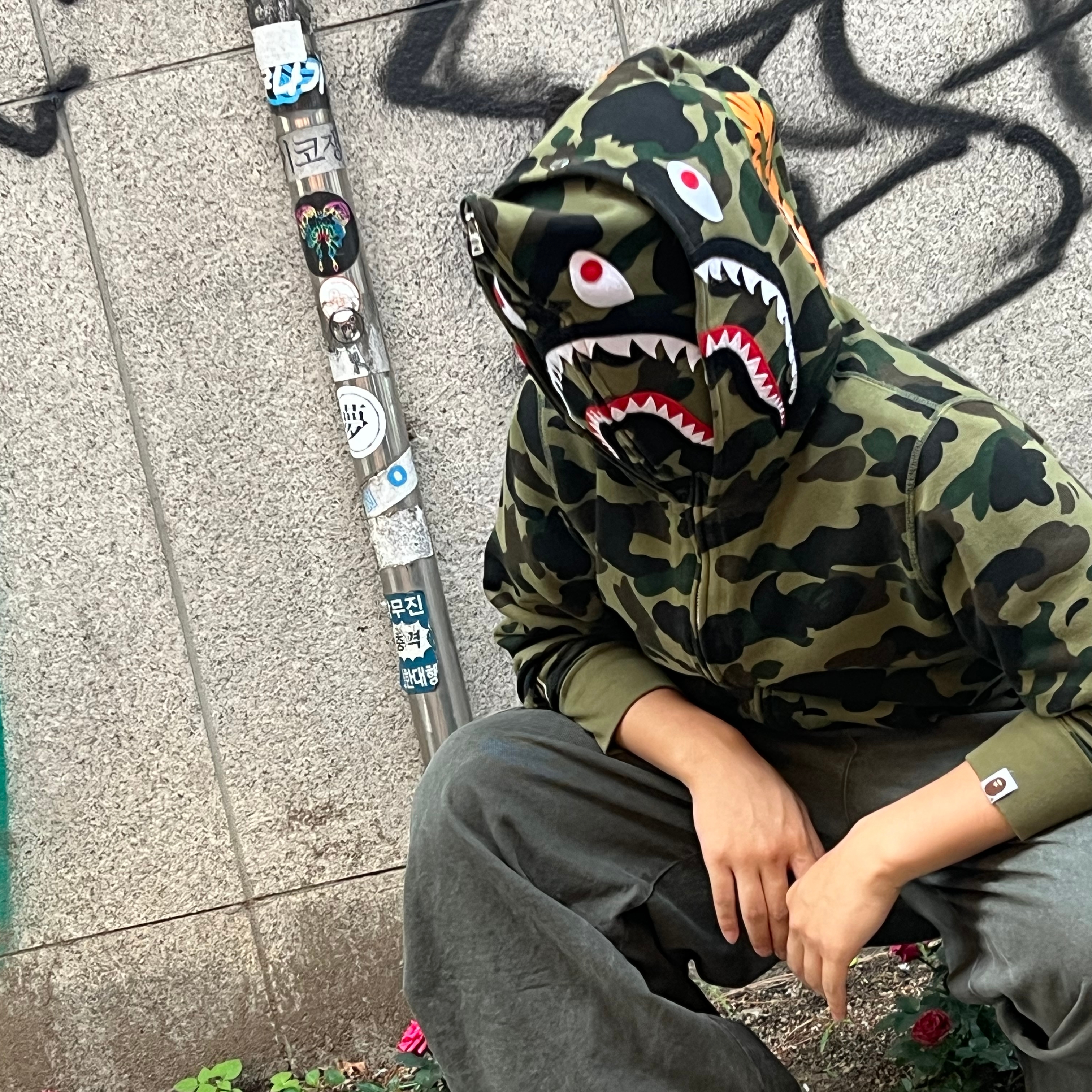 BAPE 1st Camo Shark Full Zip Hoodie Army Green, BAPE 1st Camo Shark Full Zip Double Hoodie Green 착용 스타일 - 1