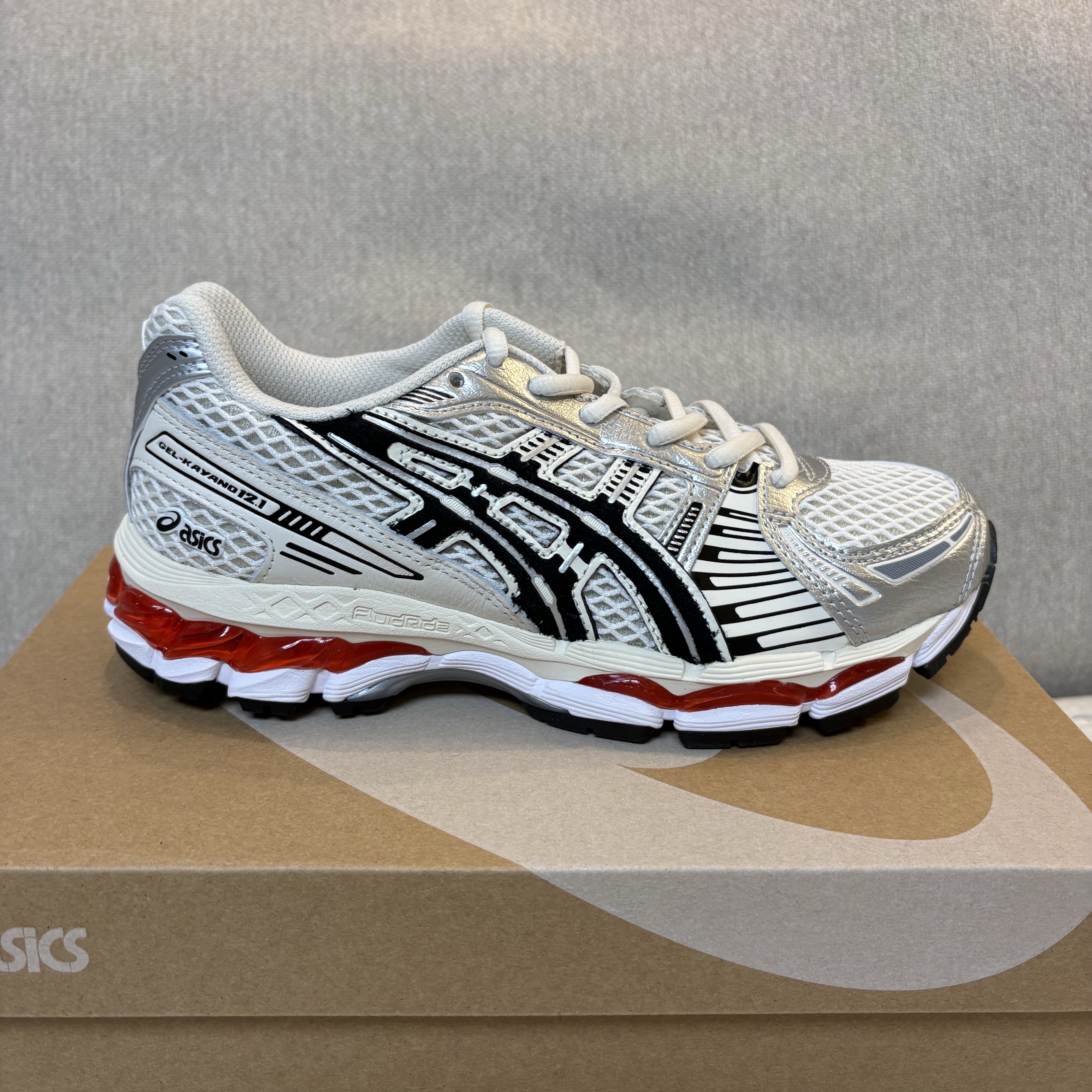 Asics x Lapstone & Hammer Gel-Kayano 12.1 White Metallic Silver 착용 스타일 - 3