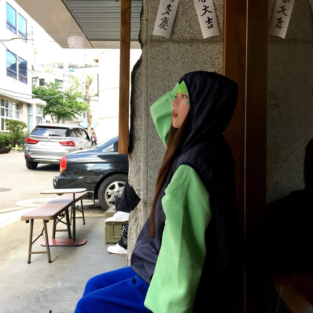 SPORT CHAMBER Light Active Hood Vest NAVY 착용 스타일 - 5