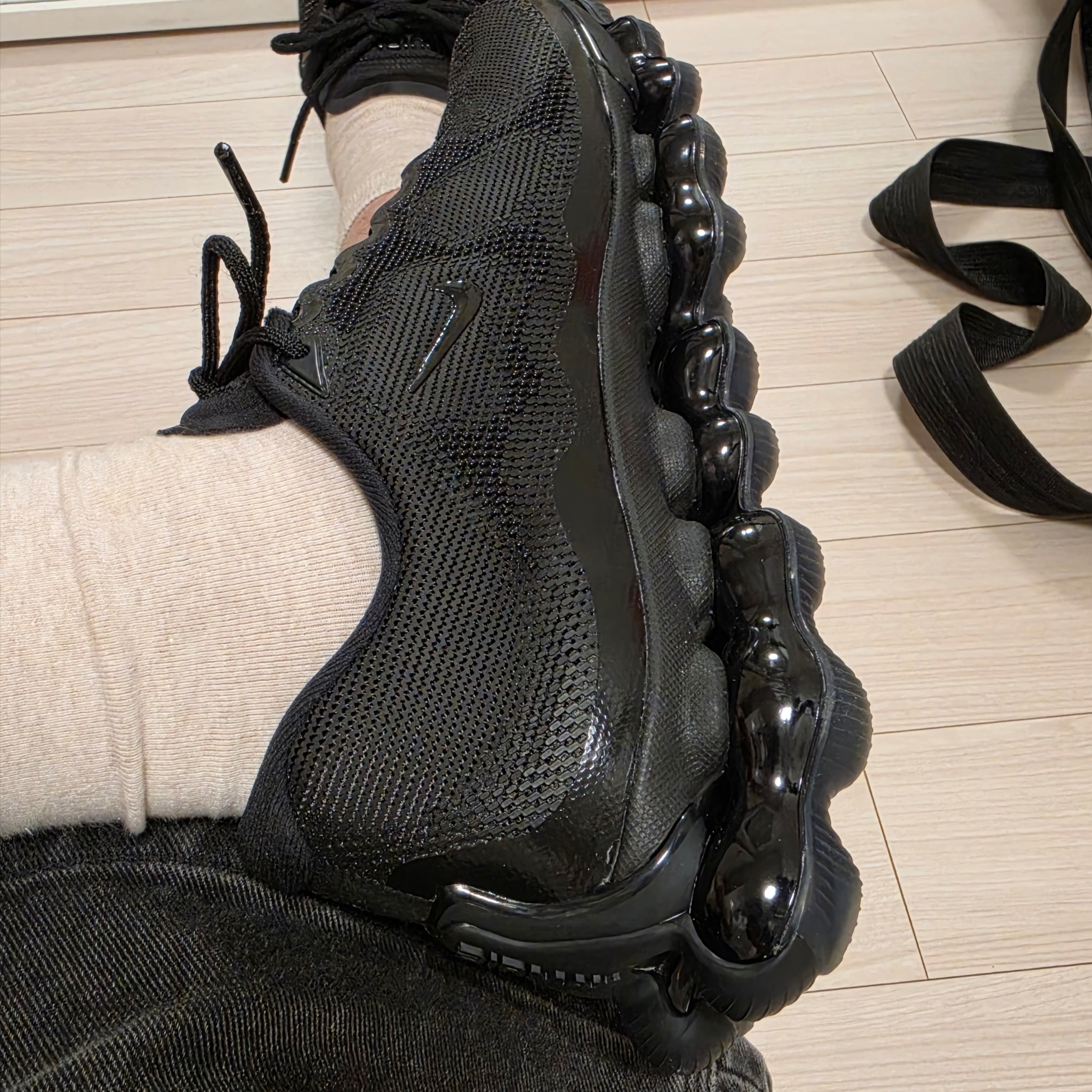 Nike Air Liquid Max Black 착용 스타일 - 3