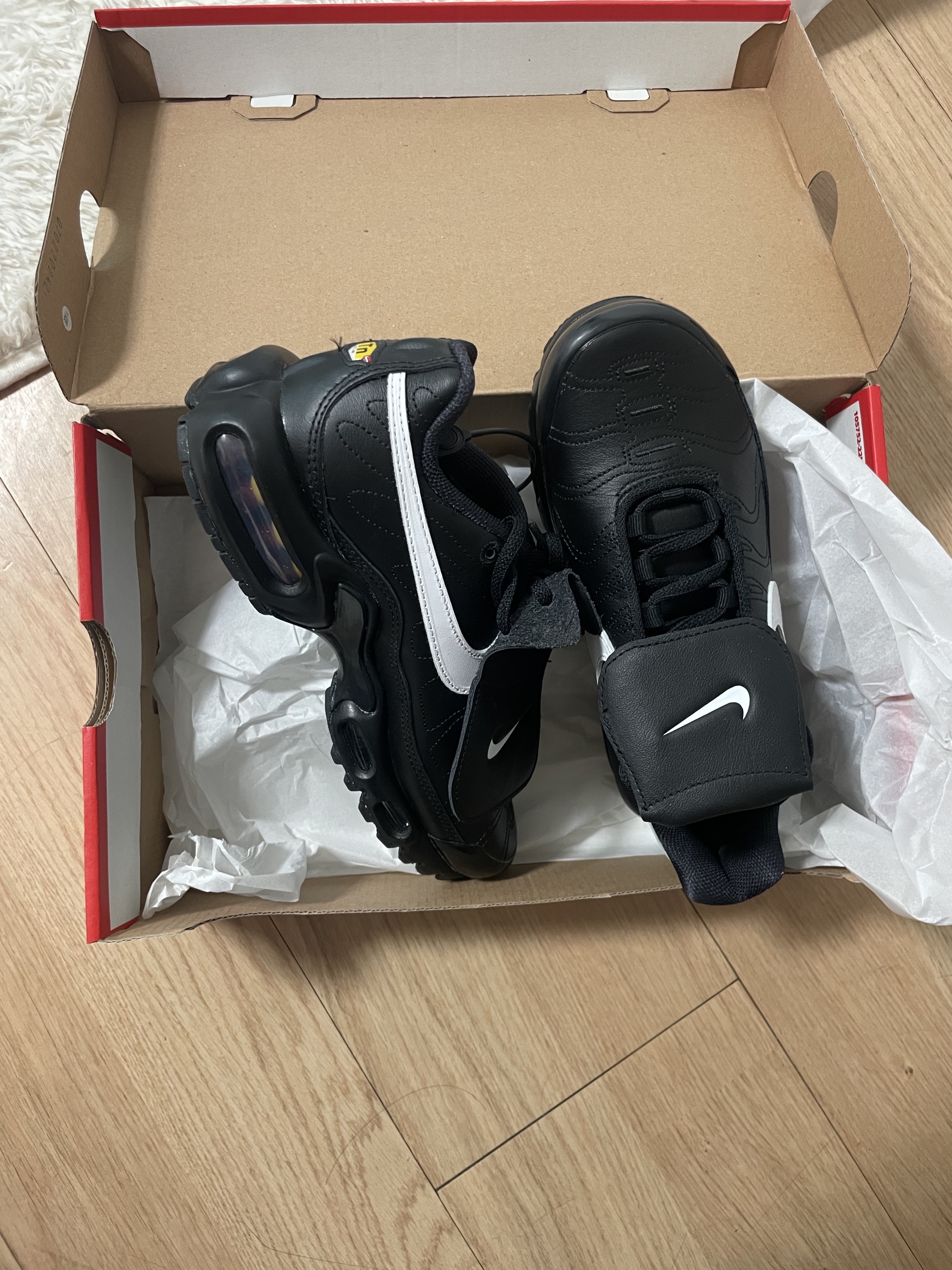 (W) Nike Air Max Plus TNPO Black 착용 스타일 - 3