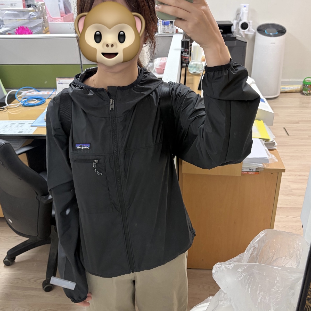 (W) Patagonia Light Variable Jacket Black 착용 스타일 - 1
