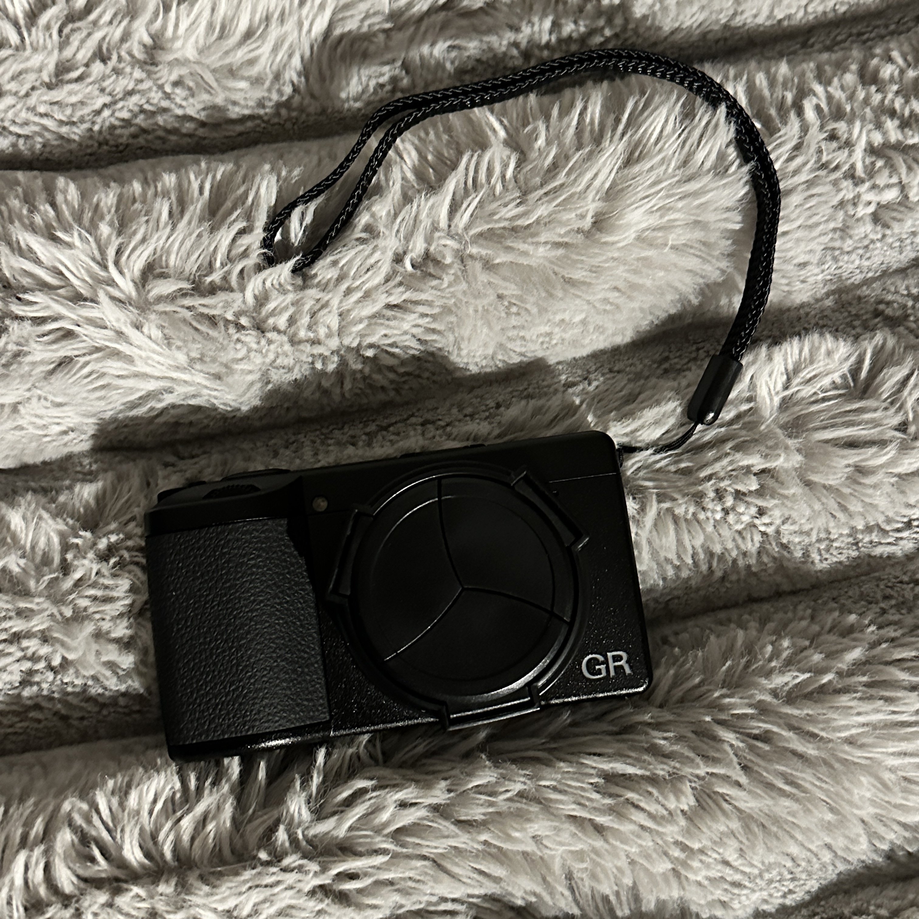 Ricoh GR IV Black (Korean Ver.) 착용 스타일