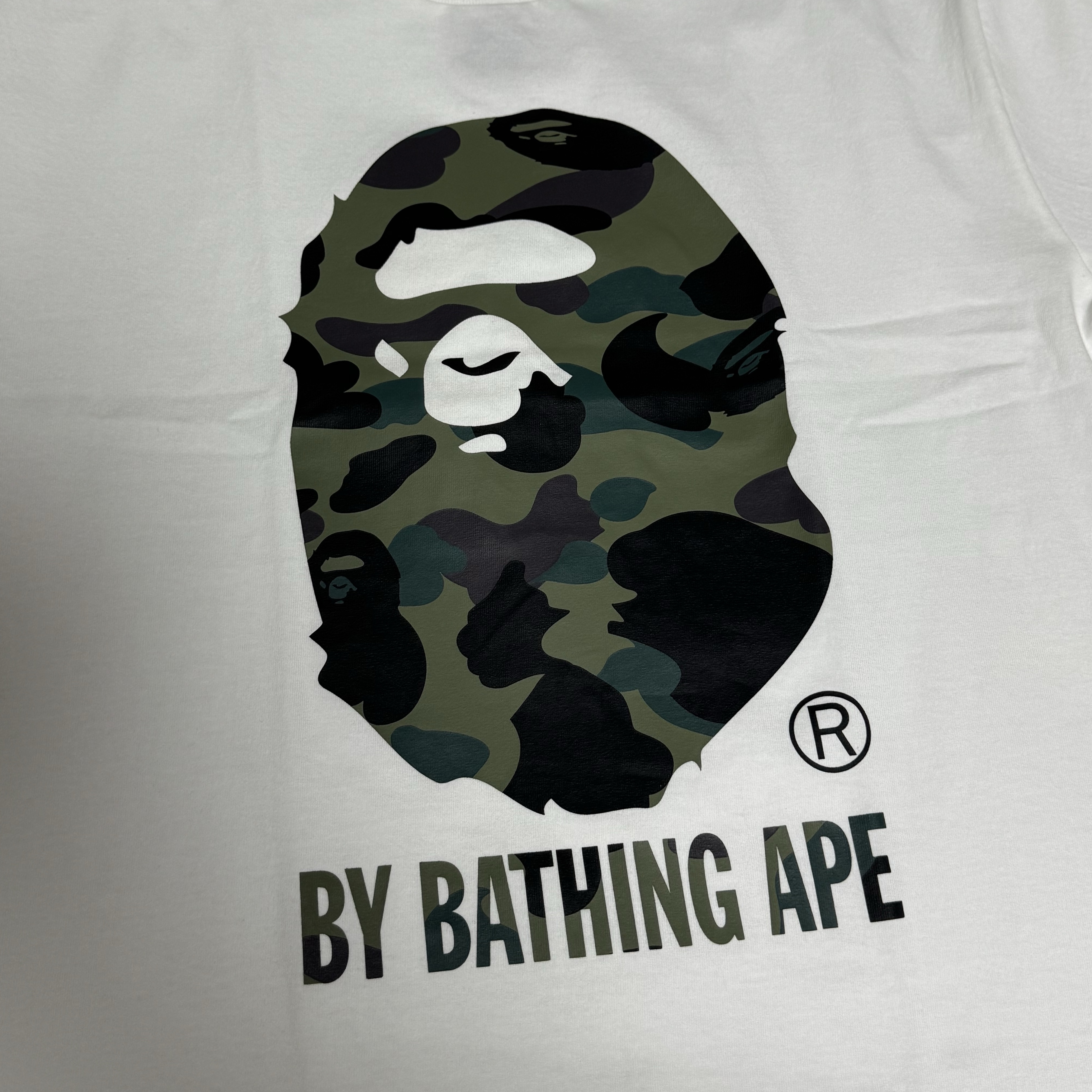BAPE 1st Camo By Bathing Ape T-Shirt White 착용 스타일 - 1