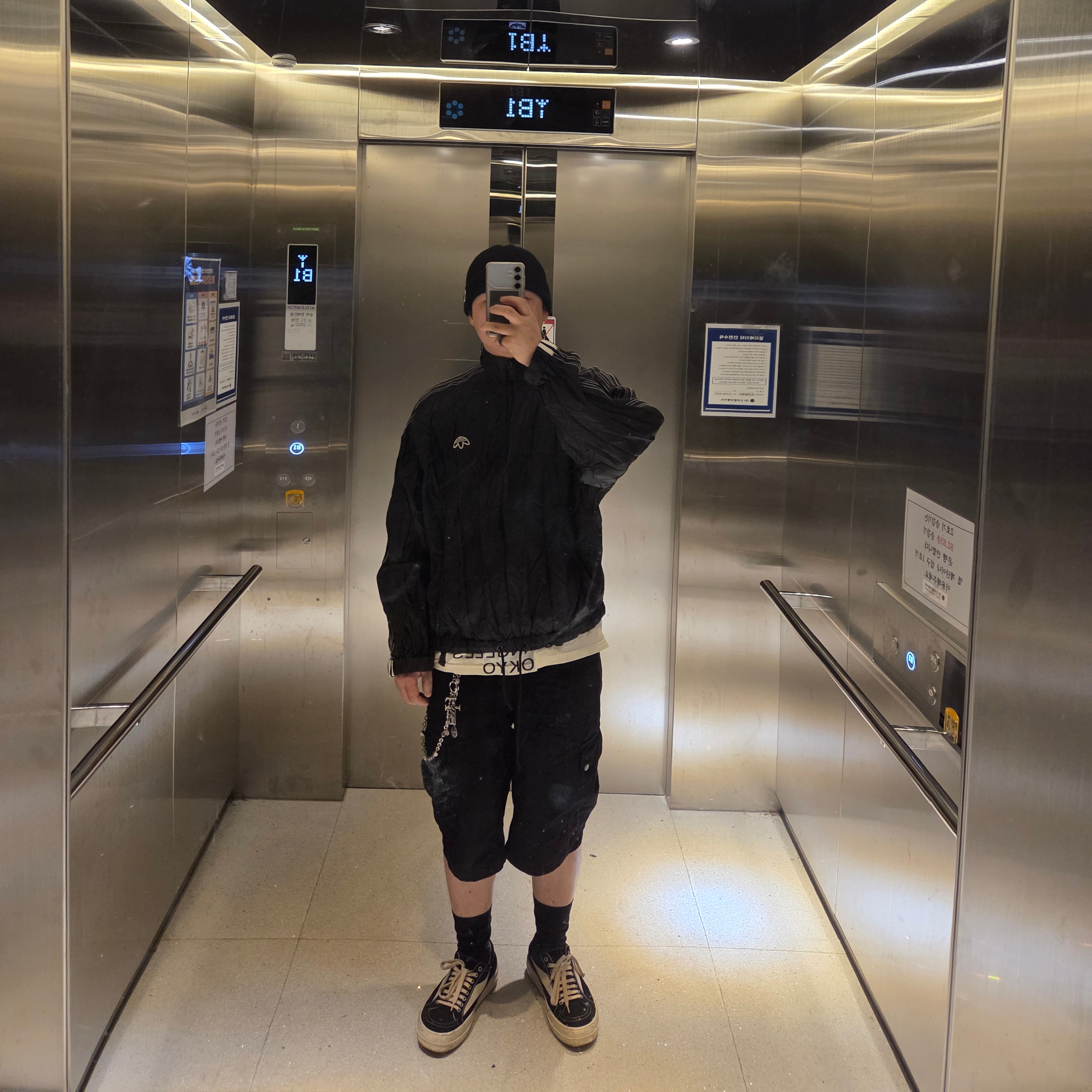 Prada Wool Beanie Black, Stussy x Takahiromiyashita The Soloist 40 WT T-Shirt 착용 스타일