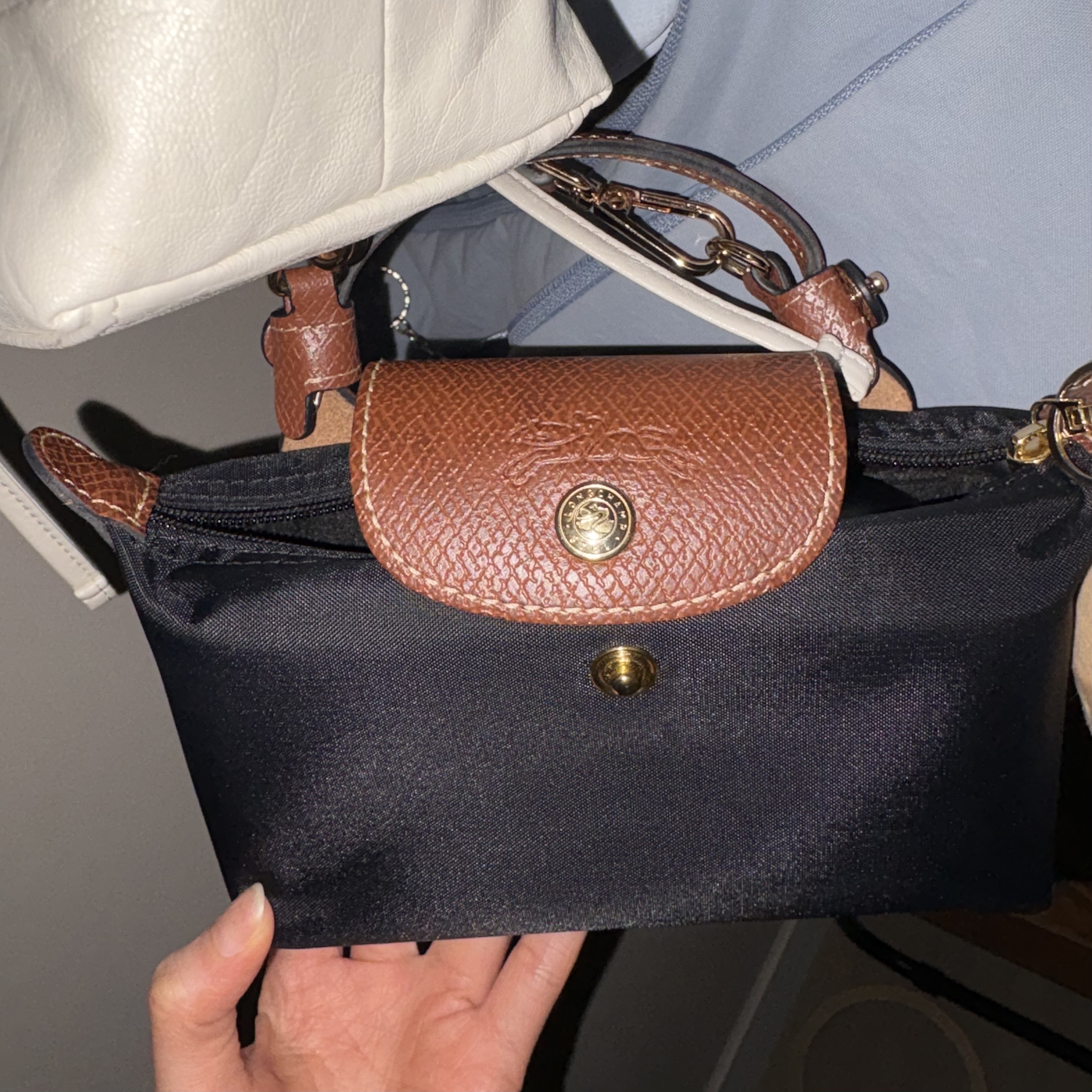 Longchamp Le Pliage Original Handle Pouch Black 착용 스타일
