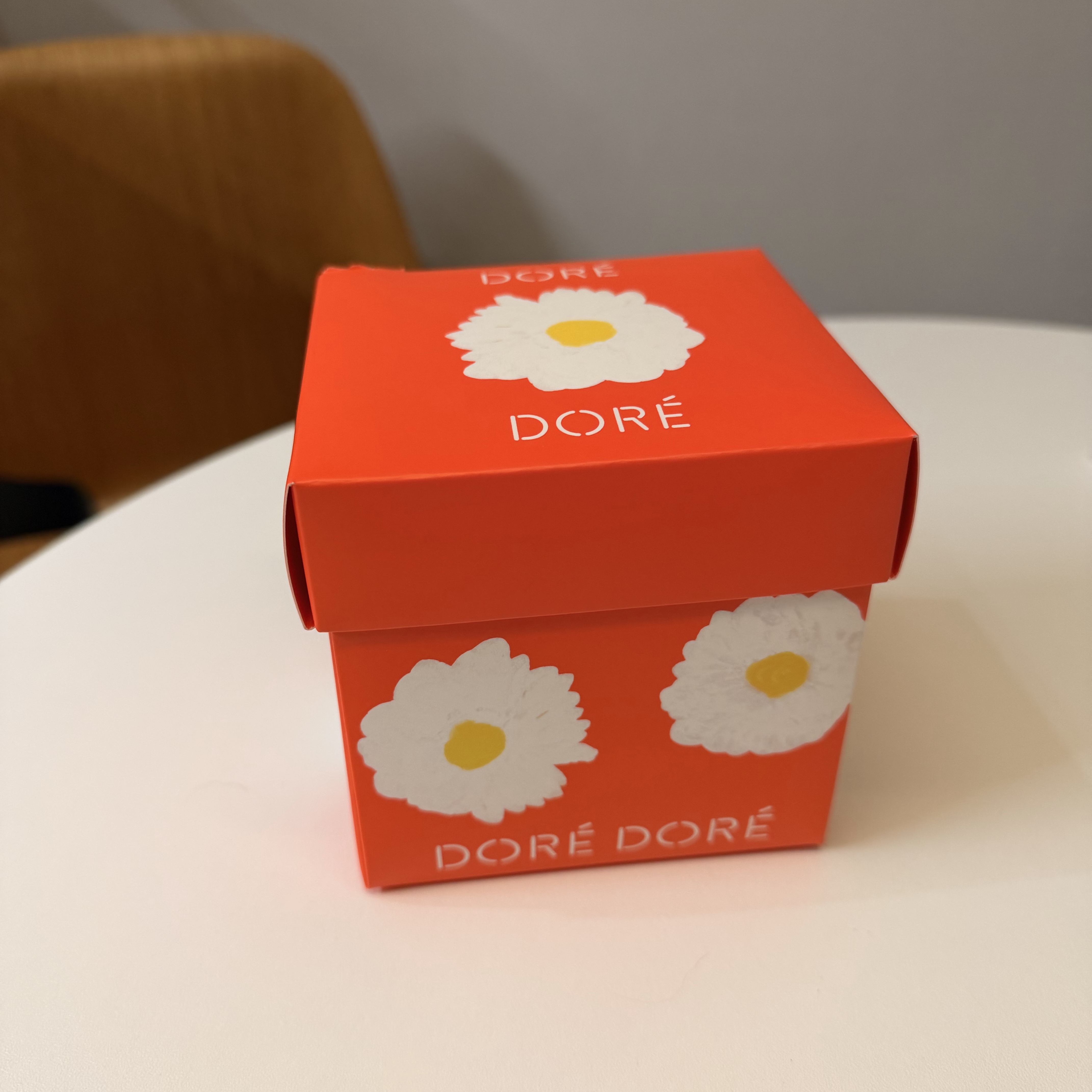[KREAM 단독] DORÉ DORÉ Daisy Chocolate Marshmallow Cookie Set 착용 스타일 - 1