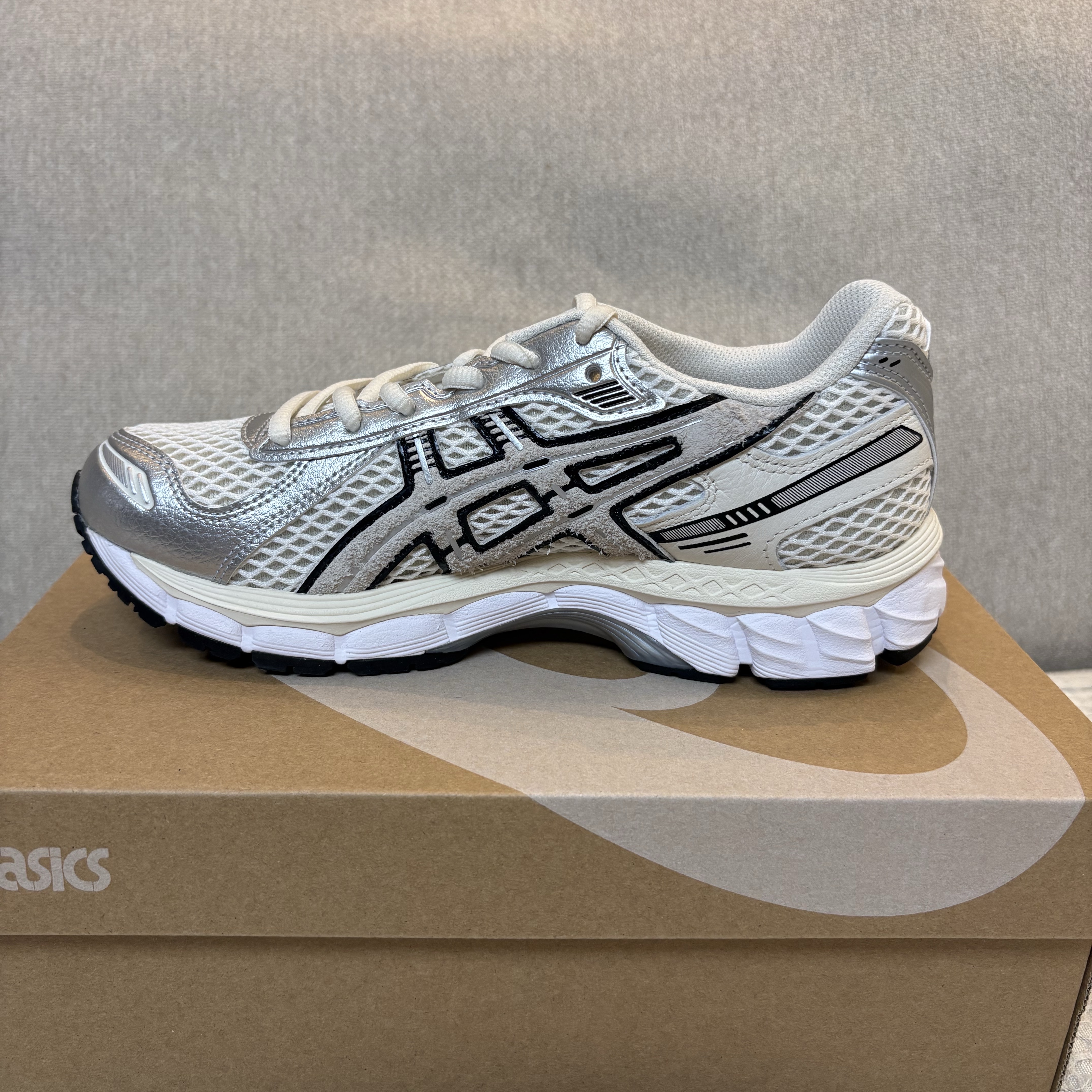Asics x Lapstone & Hammer Gel-Kayano 12.1 White Metallic Silver 착용 스타일 - 2
