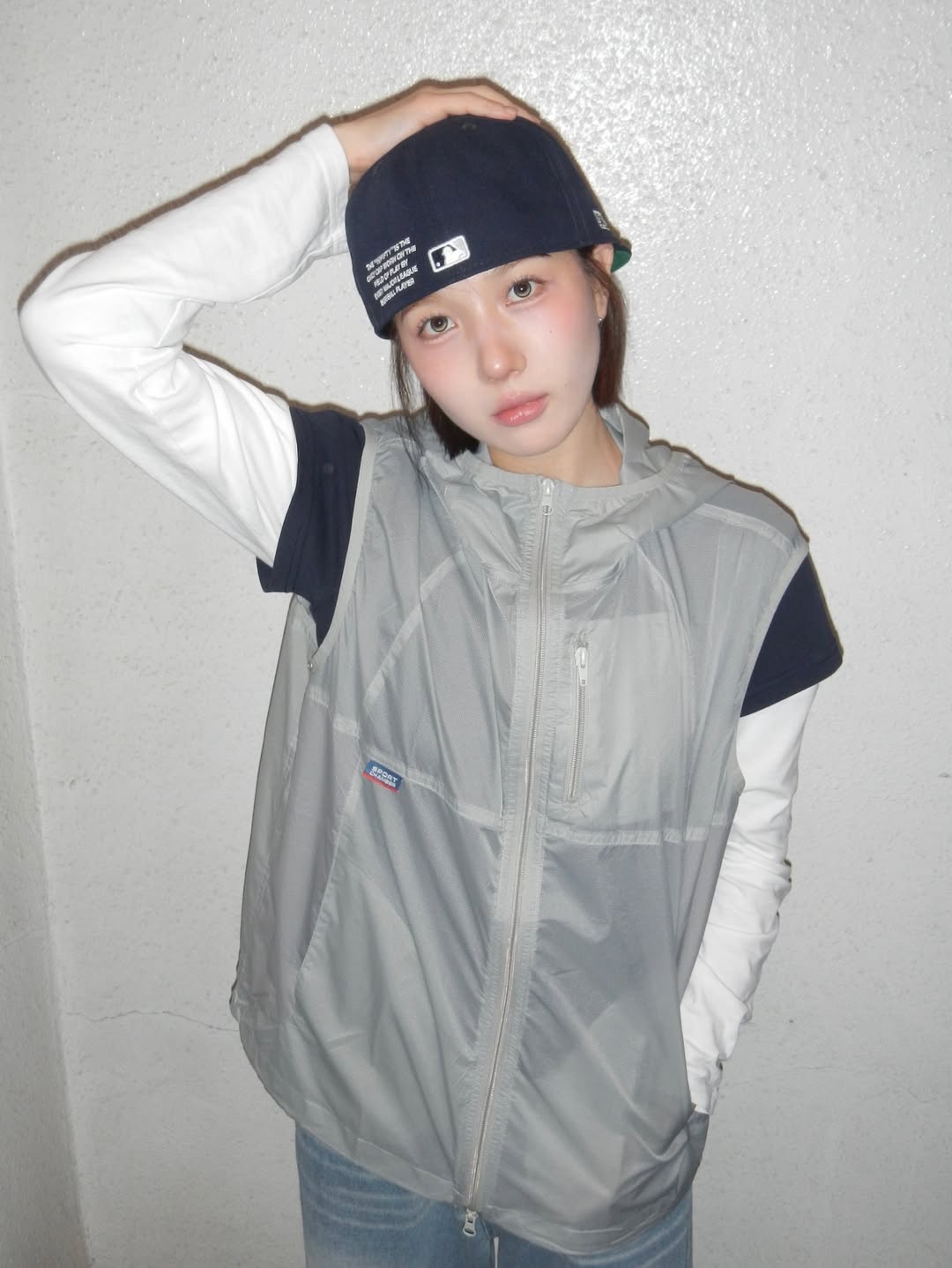 SPORT CHAMBER Light Active Hood Vest LIGHT GRAY 착용 스타일 - 2