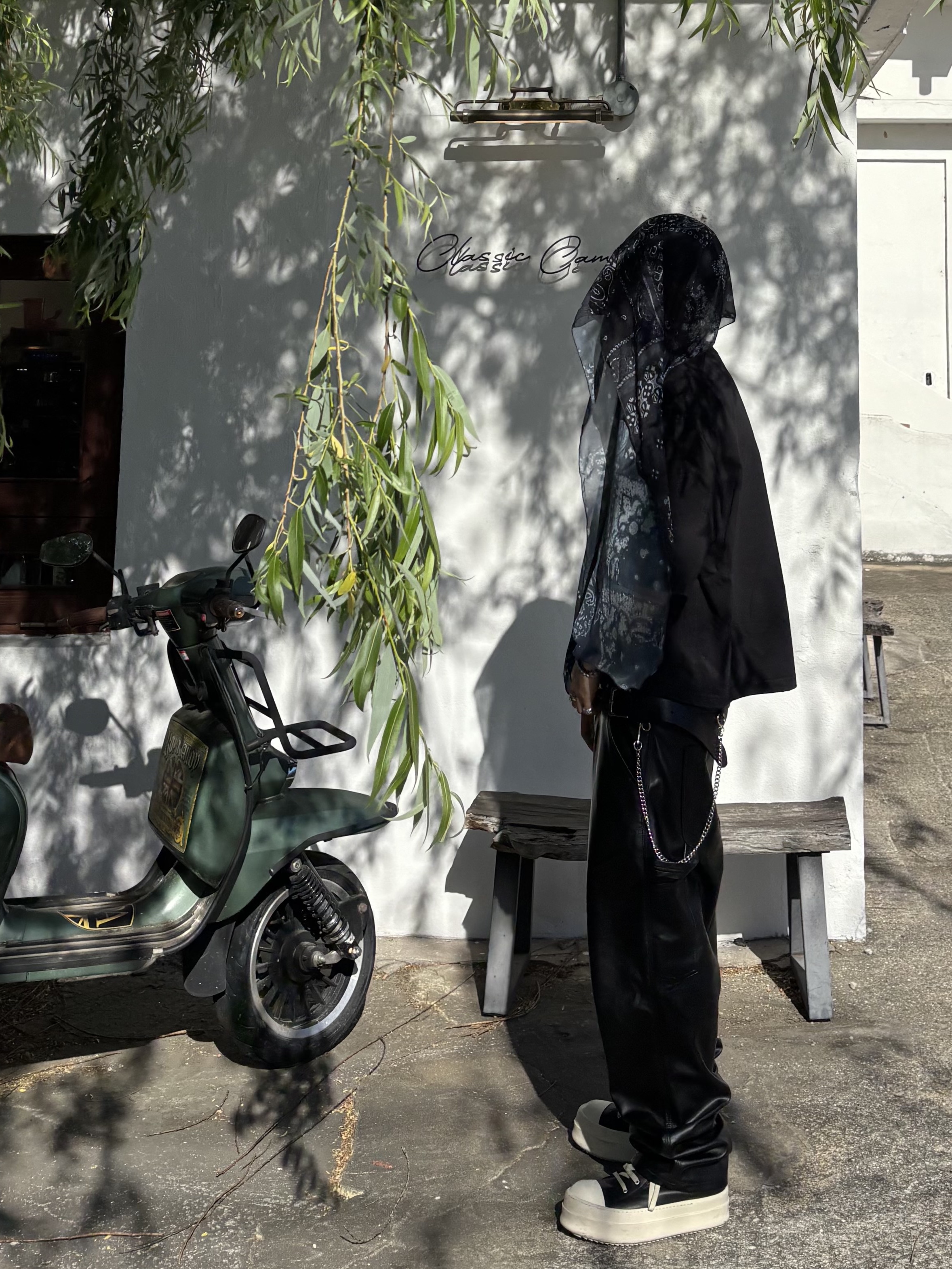 Rick Owens Mega Bumper Sneakers Black Milk, Wapworks Hardwork Crop T-Shirt Black 착용 스타일 - 5