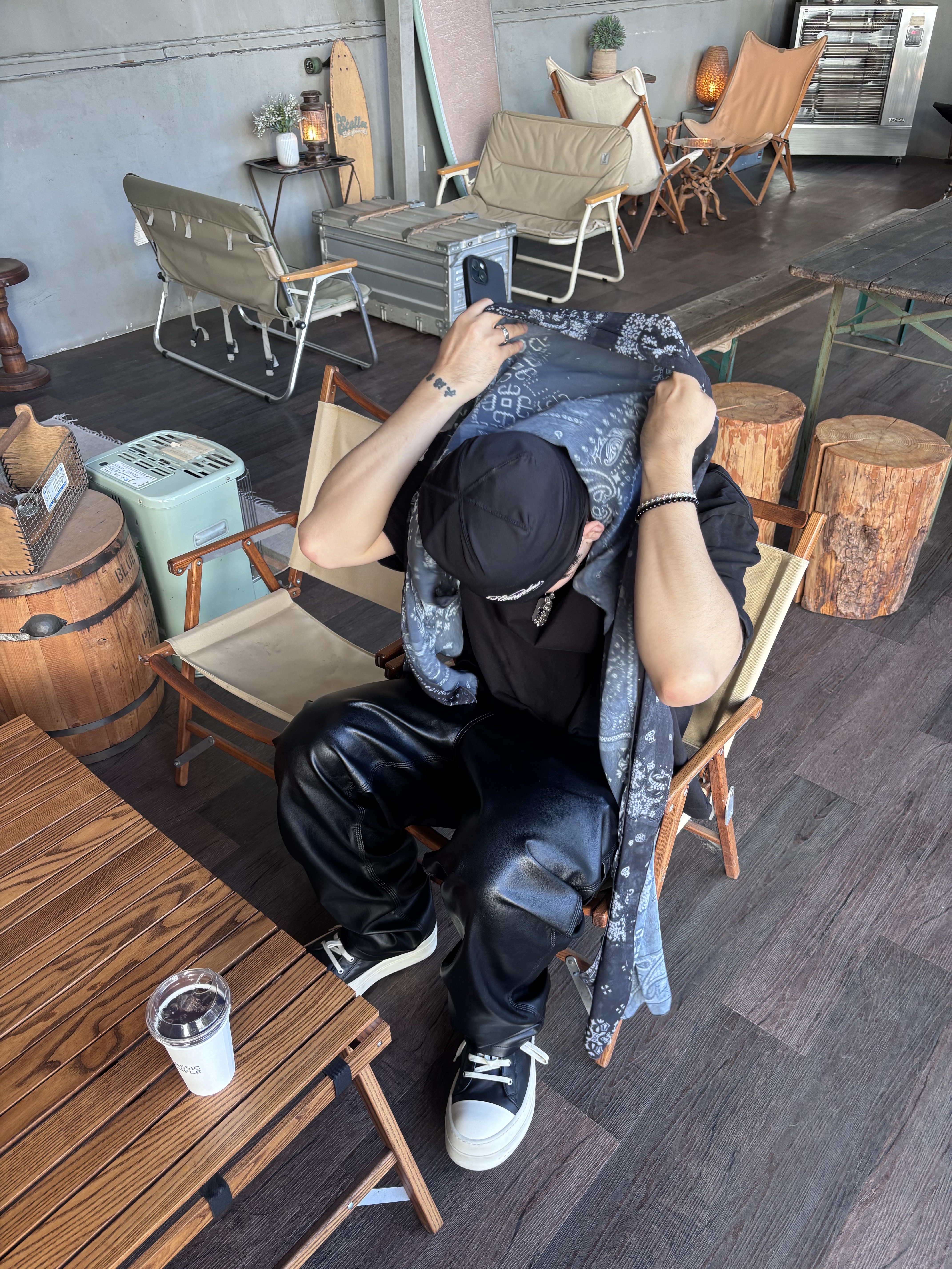 Rick Owens Mega Bumper Sneakers Black Milk, Wapworks Hardwork Crop T-Shirt Black 착용 스타일 - 8