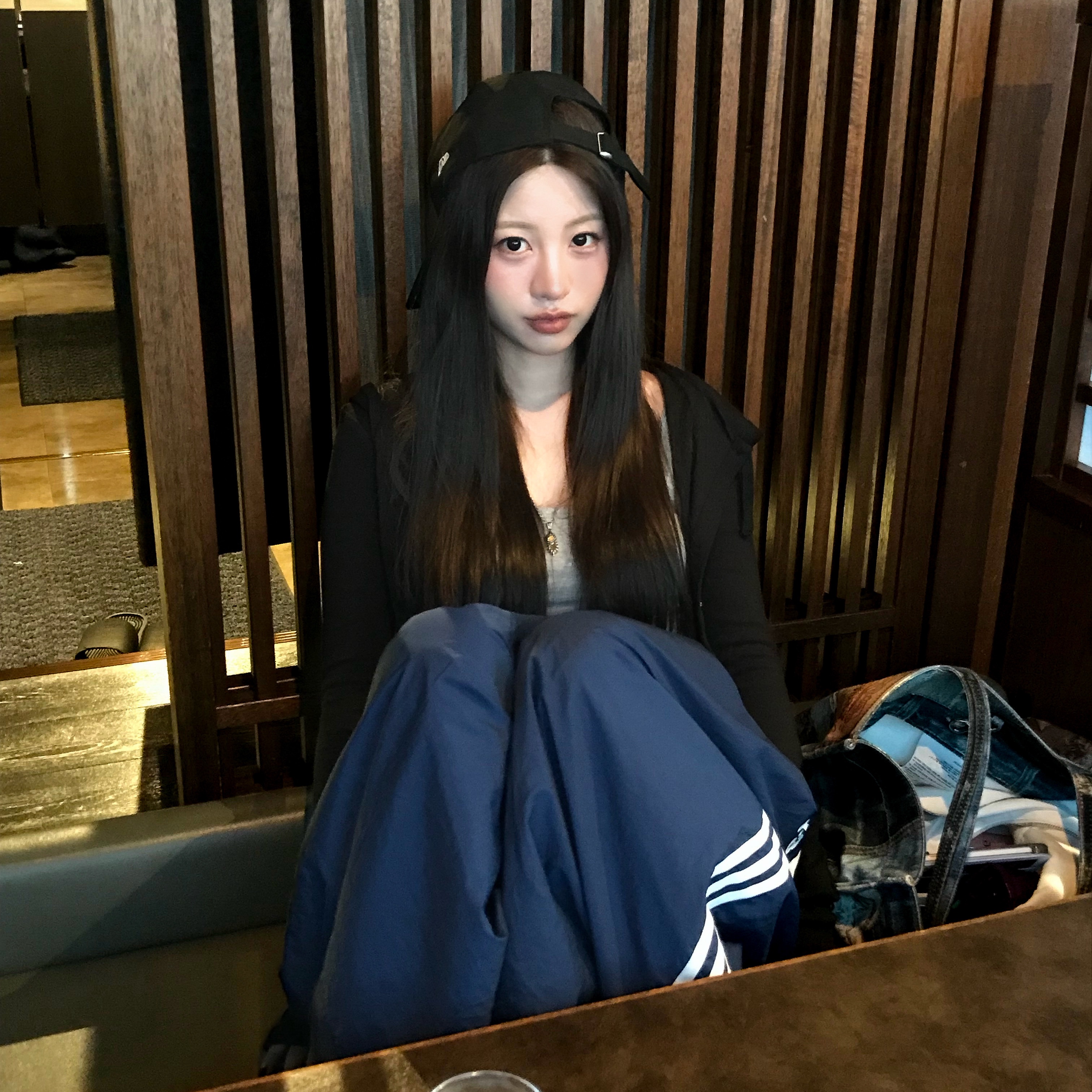(W) Y-3 3-Stripes Nylon Tracksuit Bottoms Dark Blue, Acne Studios Logo Shoulder Tote Bag Blue Black 착용 스타일 - 2
