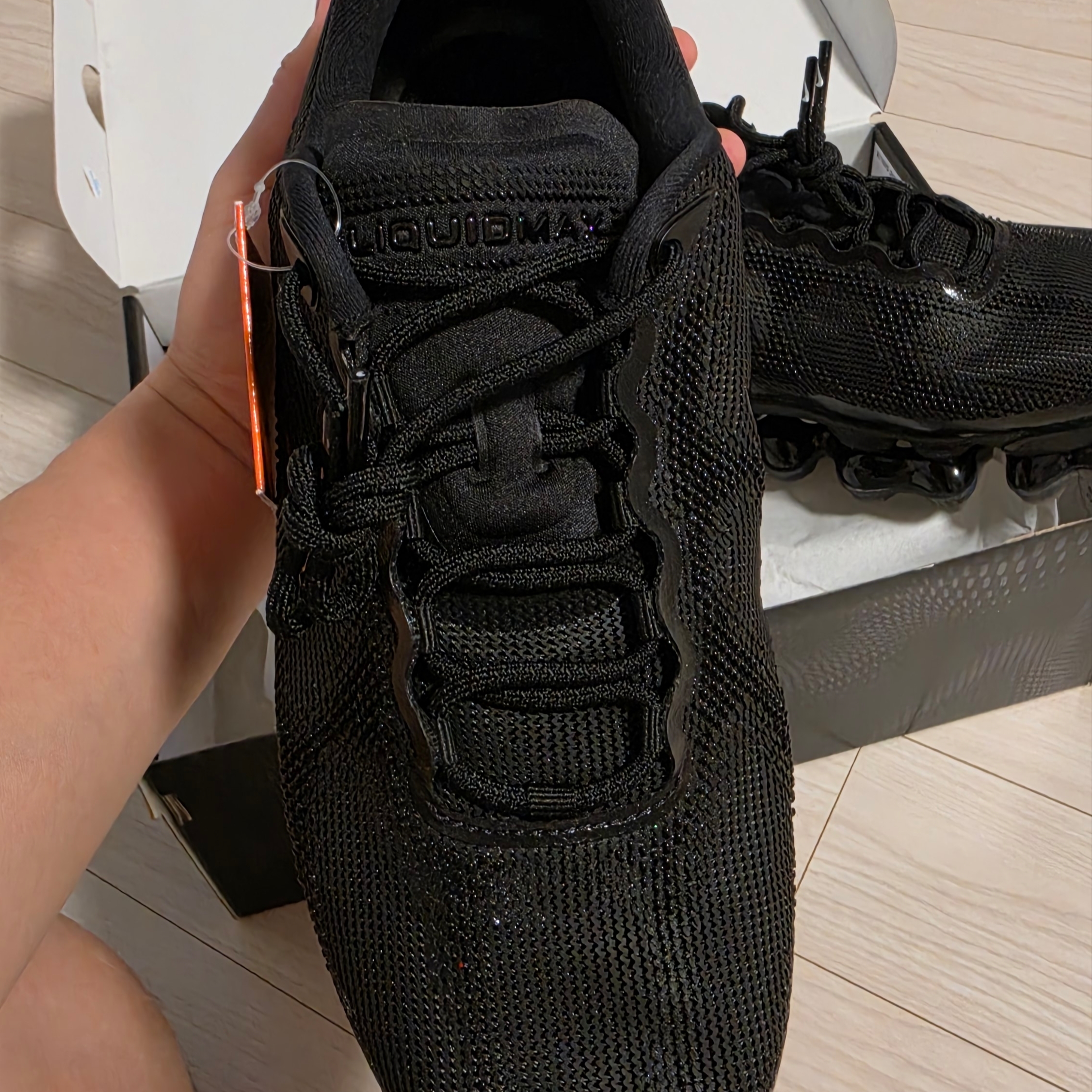Nike Air Liquid Max Black 착용 스타일 - 4